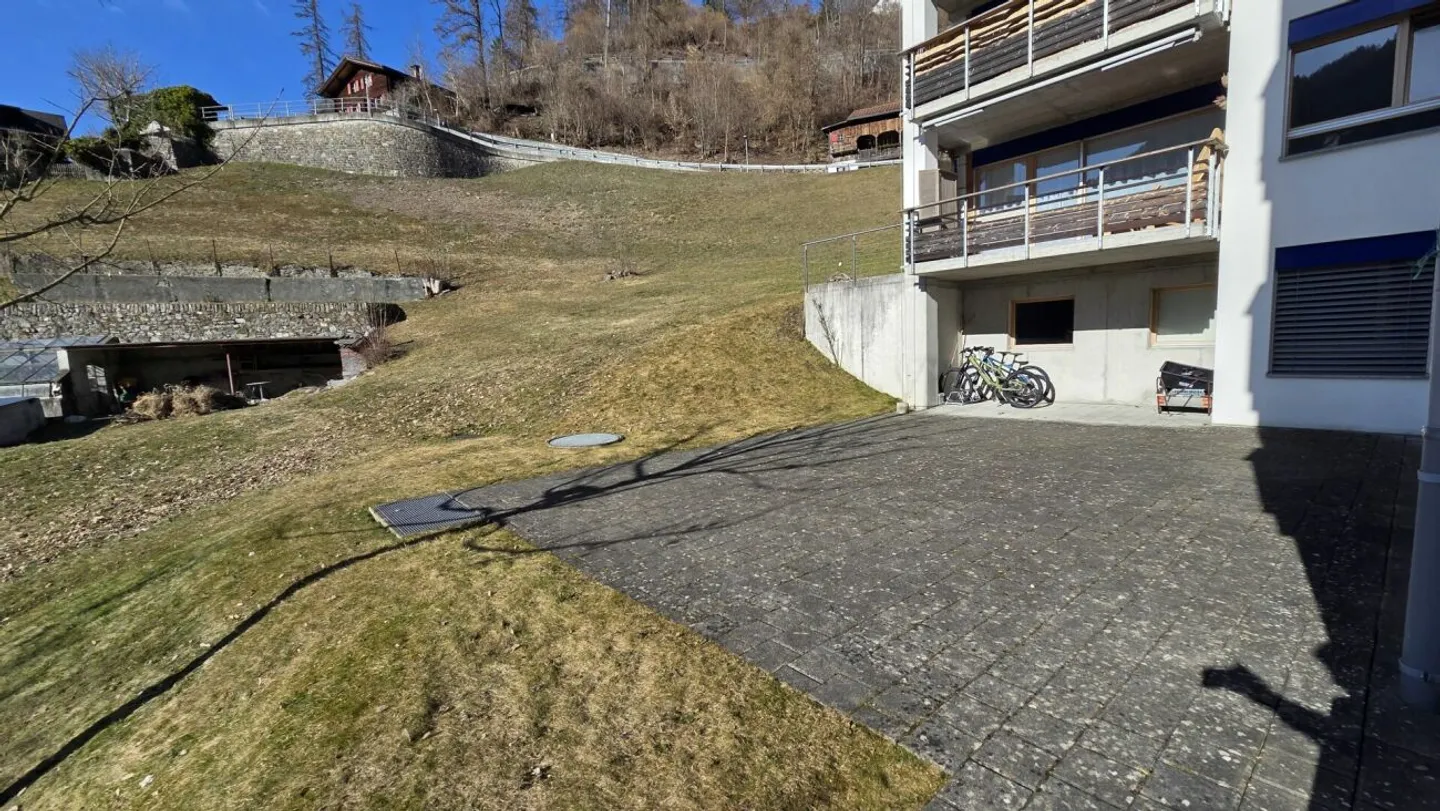 Appartamento 3½ locali con 102m² di spazio esterno / Posizione perfetta a Schiers - Foto 2 di 2