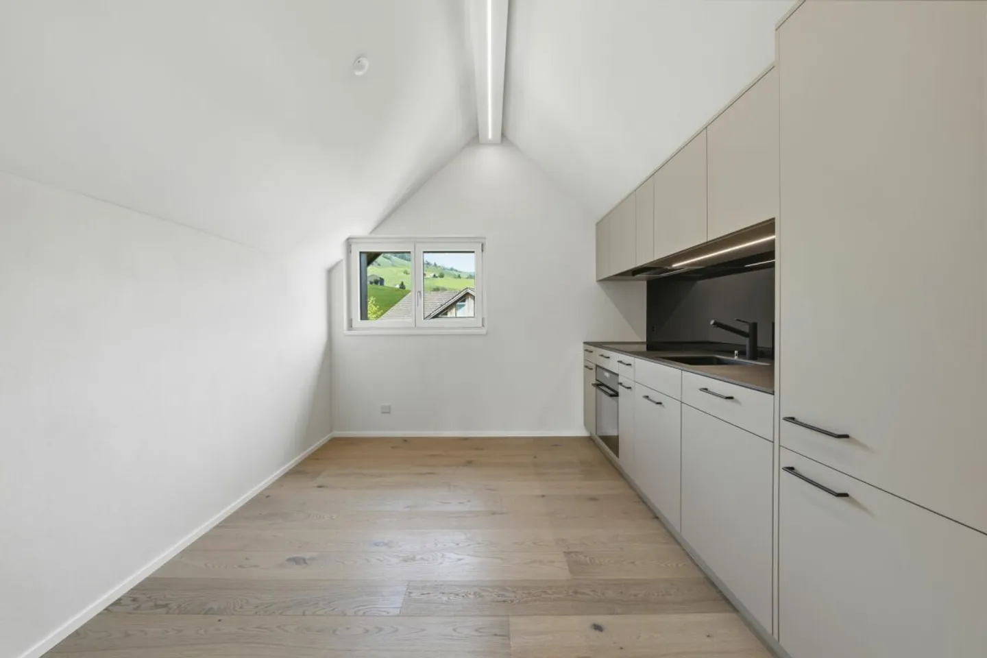 Charming fully renovated penthouse apartment with balcony and panoramic view in idyllic Urnäsch - Photo 3 of 13