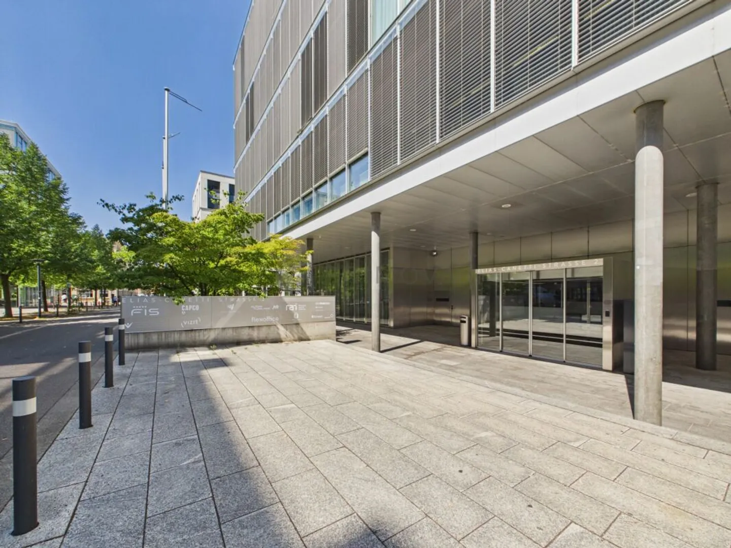 Attractive and bright office space in the best location in Zurich Oerlikon - Photo 12 of 13