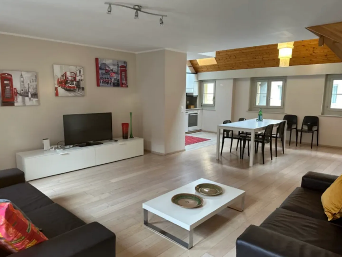 somptueux duplex de 3,5 pièces en plein coeur de la magnifique zone piétonne du centre-ville de Neuchâtel - Photo 4 sur 6
