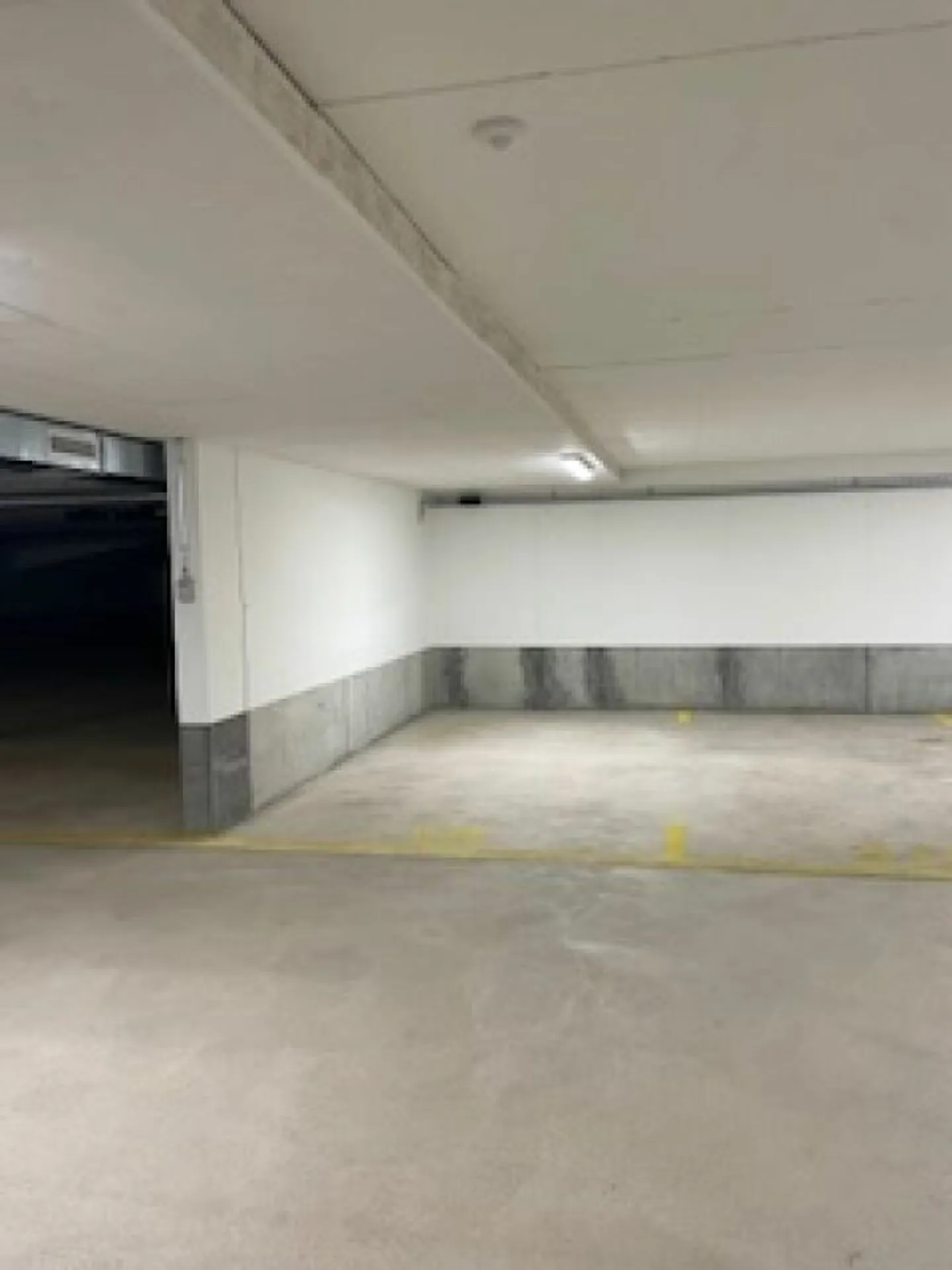Parking space in the underground garage in Losone - Photo 4 of 4