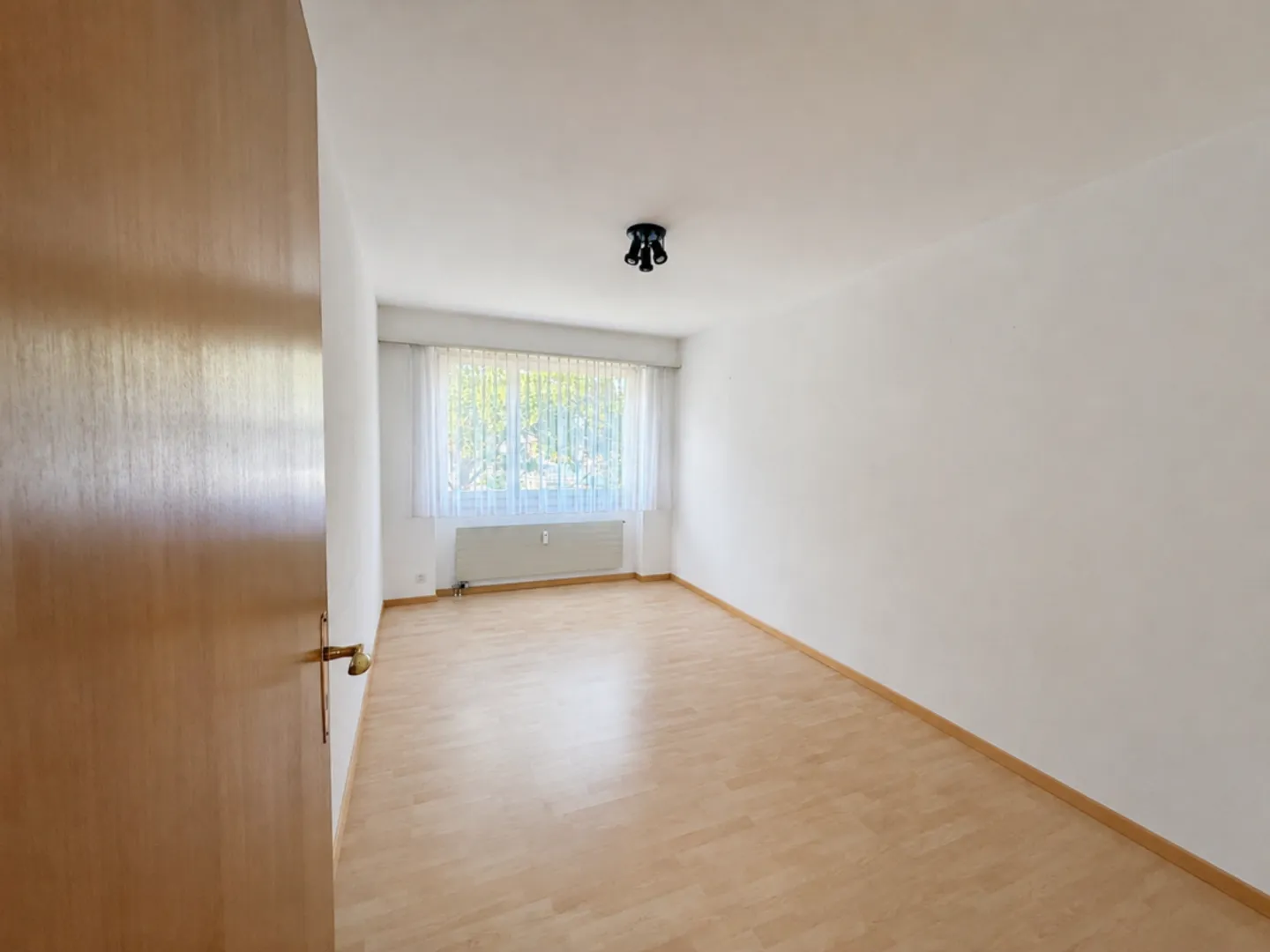 Space for Your Ideas: Bright 3.5-Room Corner Apartment in Oberdorf BL - Photo 9 of 13