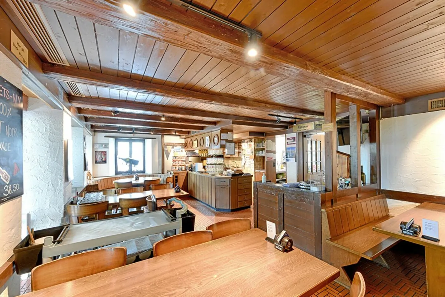 Charmant immeuble résidentiel et commercial avec potentiel - Photo 2 sur 13