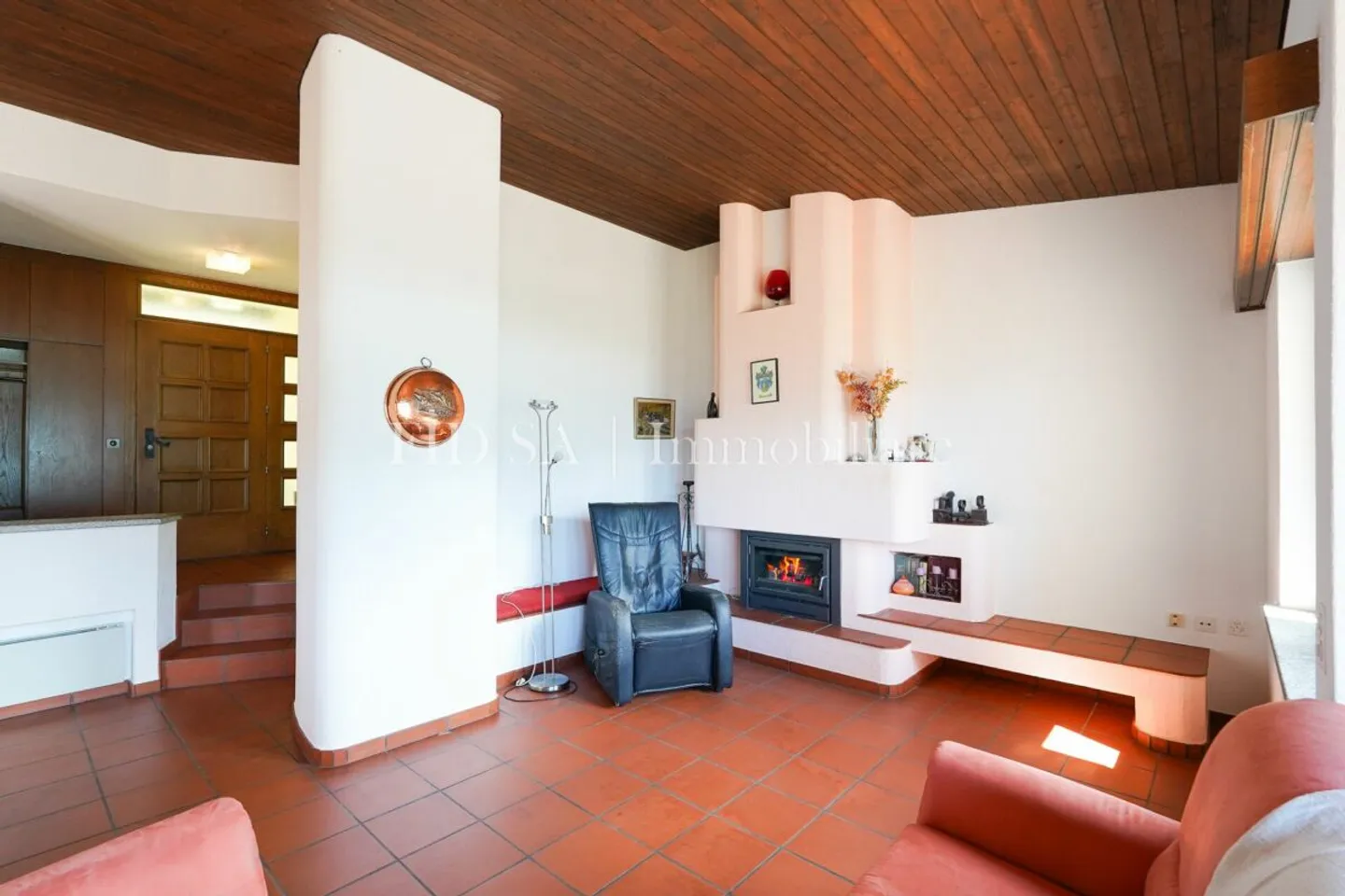 MINUSIO - Maison bifamiliale spacieuse avec un grand potentiel et une vue magnifique - Photo 6 sur 12