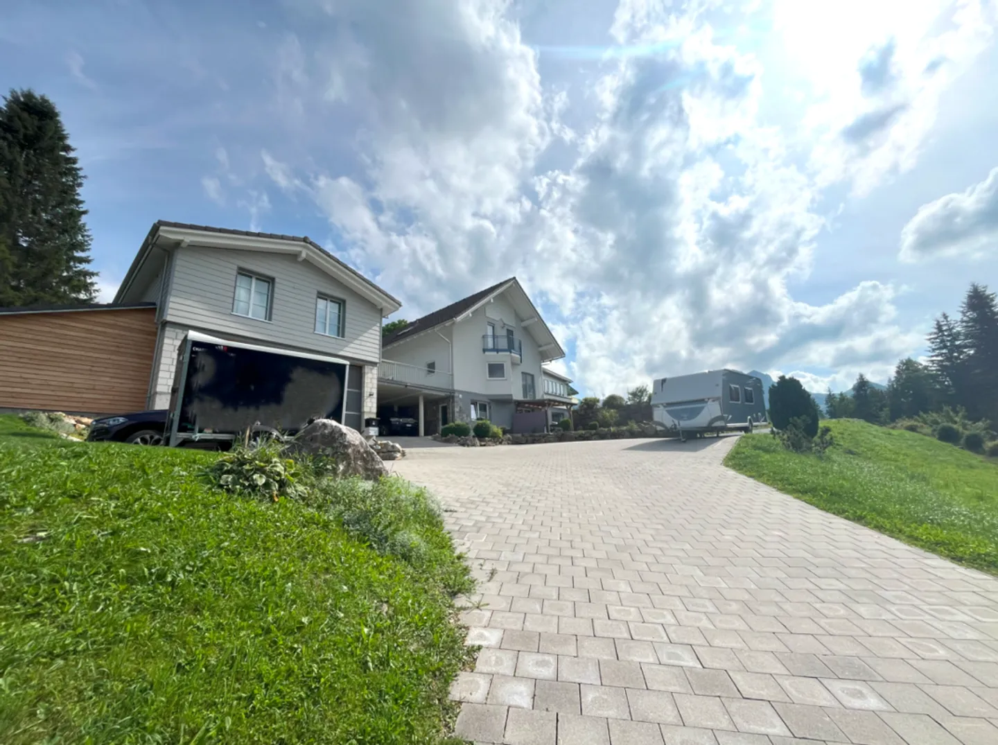 Casa intergenerazionale con riserva di terreno a Schwarzsee FR - completamente affittata in ottima posizione! - Foto 12 di 13