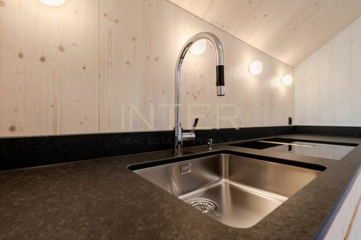 First occupancy in Risch: Exclusive 4.5-room maisonette with gallery, fireplace and two loggias - Photo 4 of 13