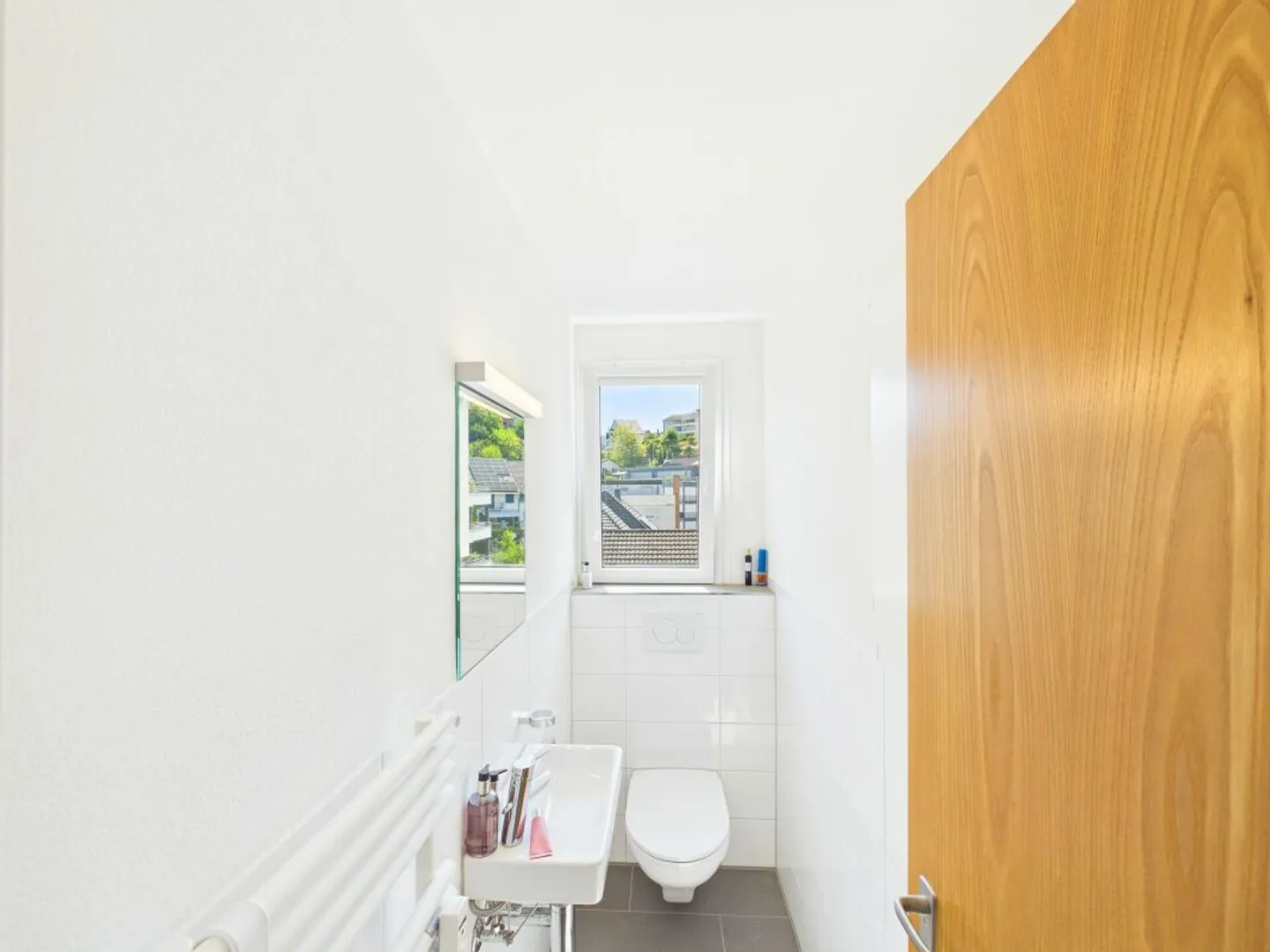Spacious penthouse apartment in the best location in Frenkendorf - Photo 5 of 13