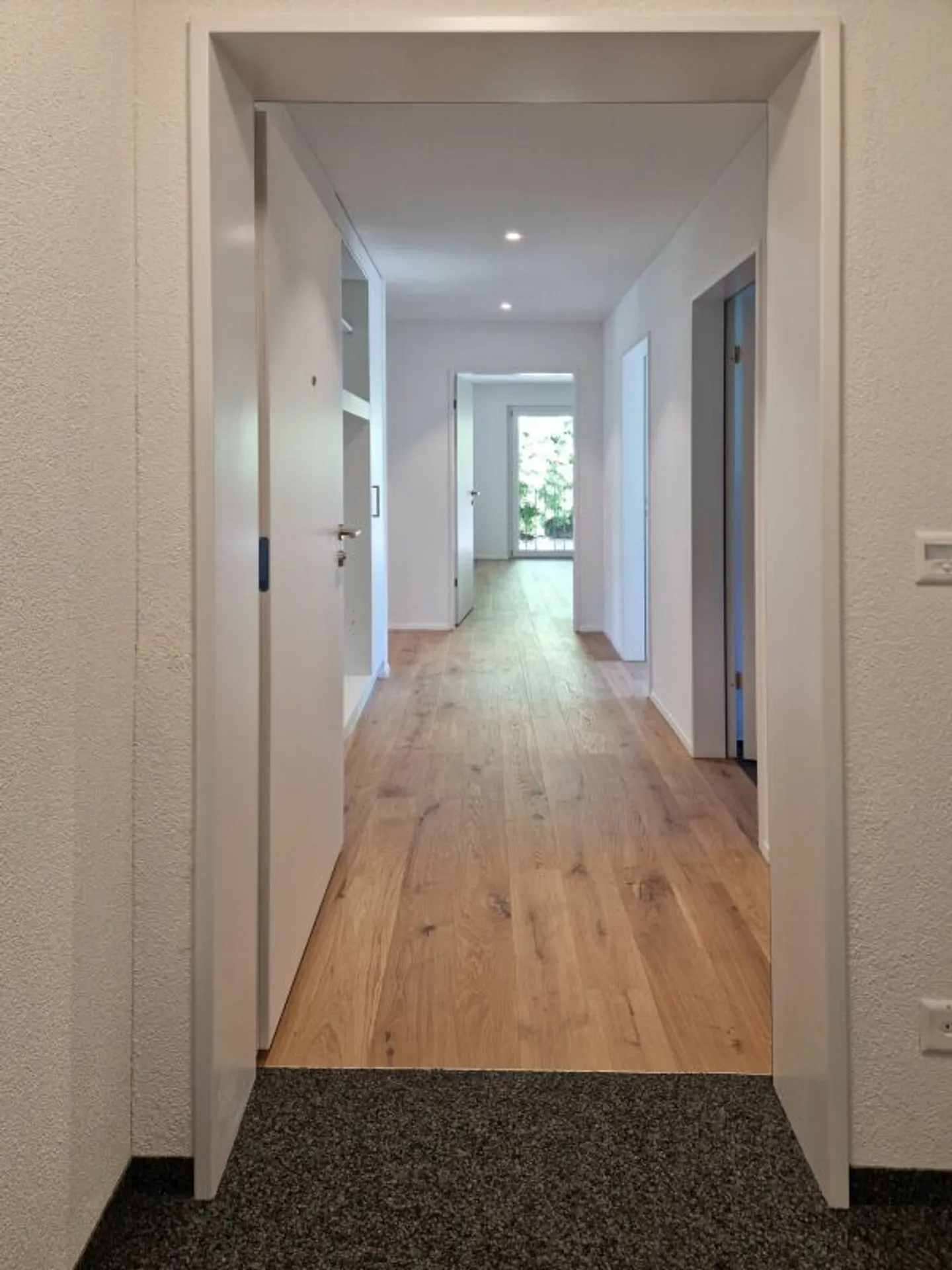 Urban living, relaxed living: modern 4.5 room condominium on the 1st floor - Photo 4 of 13