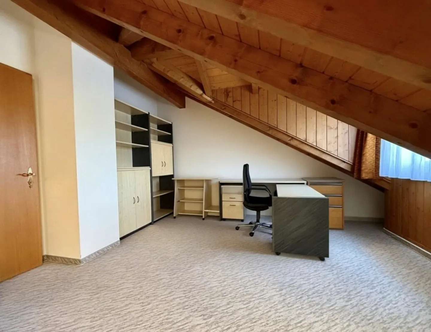 Maison semi-détachée de 7,5 pièces dans un quartier résidentiel calme - Photo 5 sur 7