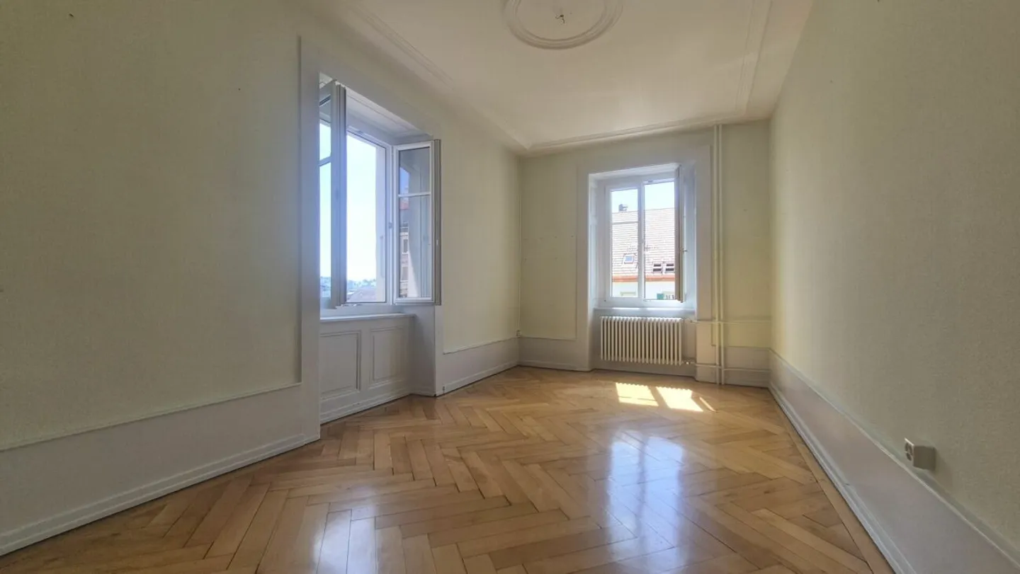 Prächtige 7-Zimmer-Wohnung mit grossem Garten in La Chaux-de-Fonds - Foto 4 von 13