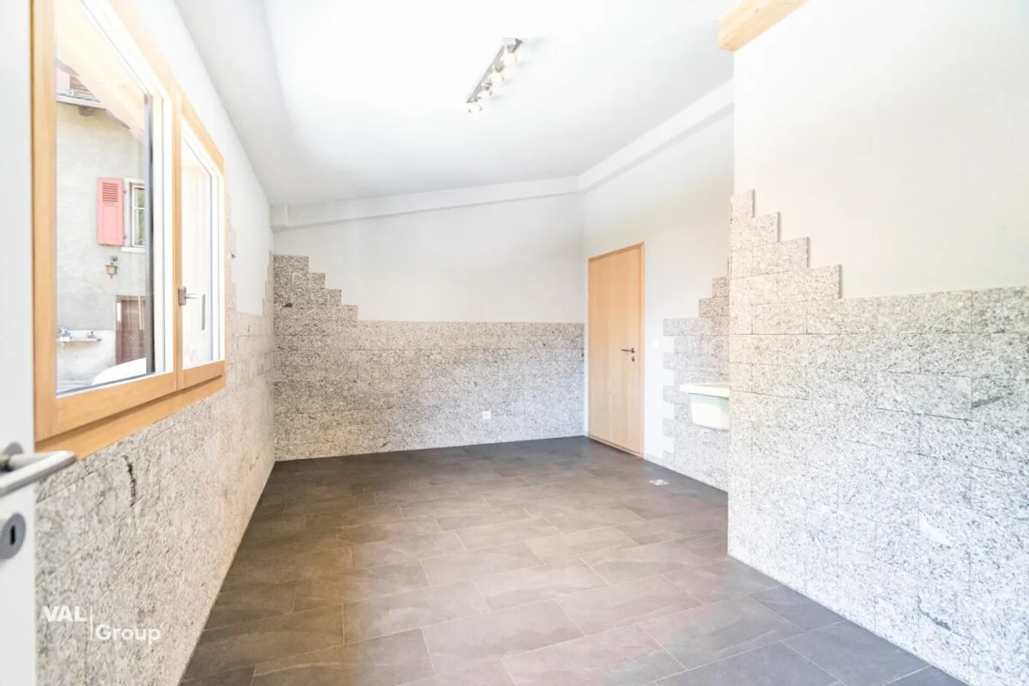Wood, Heart and High-Tech - Modern Living in the Upper Valais at the Highest Level - Photo 4 of 13
