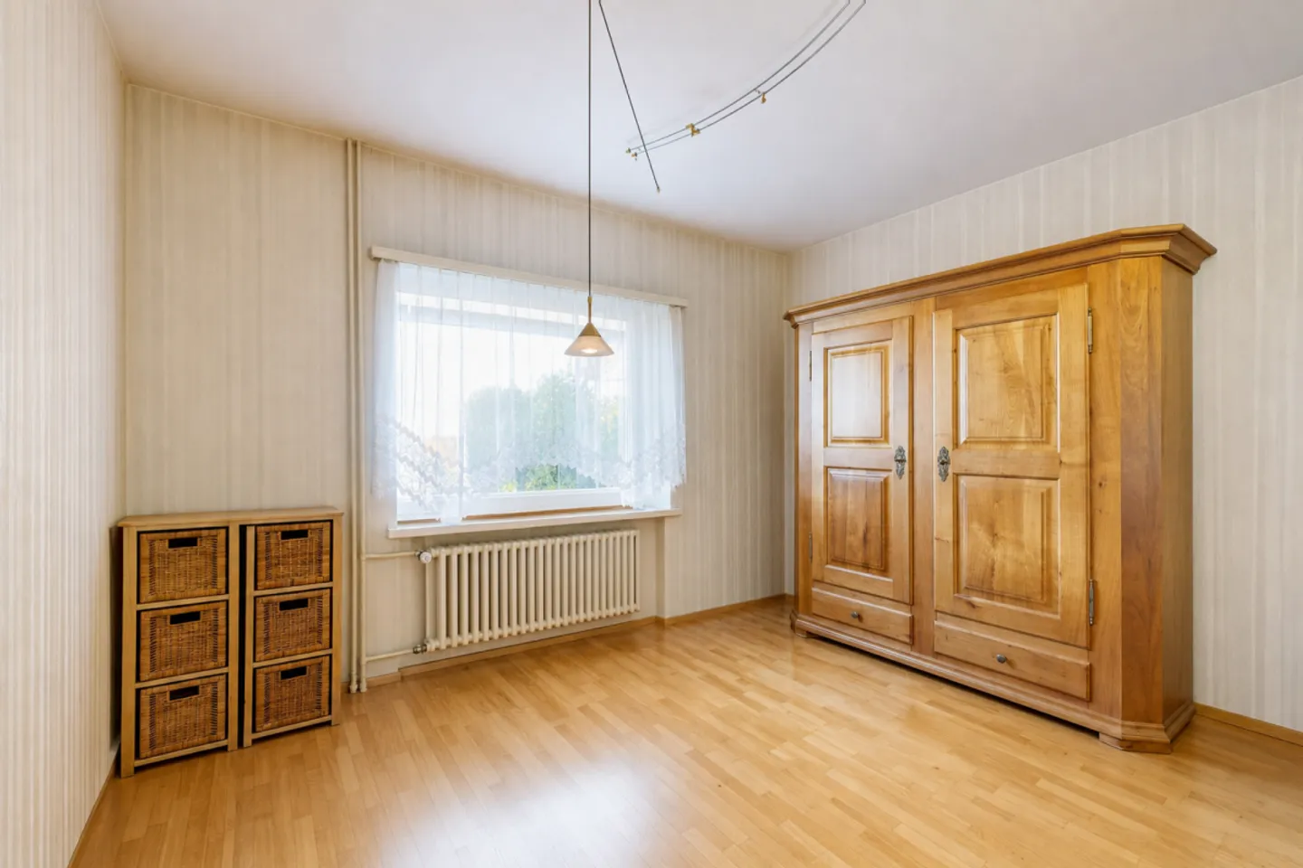 Well-maintained single-family house with forecourt and terrace - Photo 9 of 13