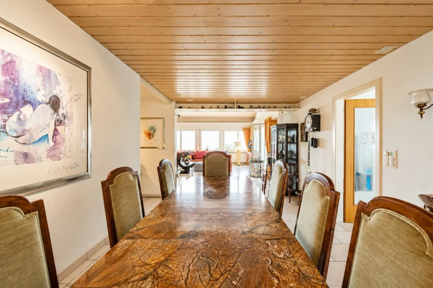 Geräumiges Familienhaus mit Pool - Foto 9 von 13