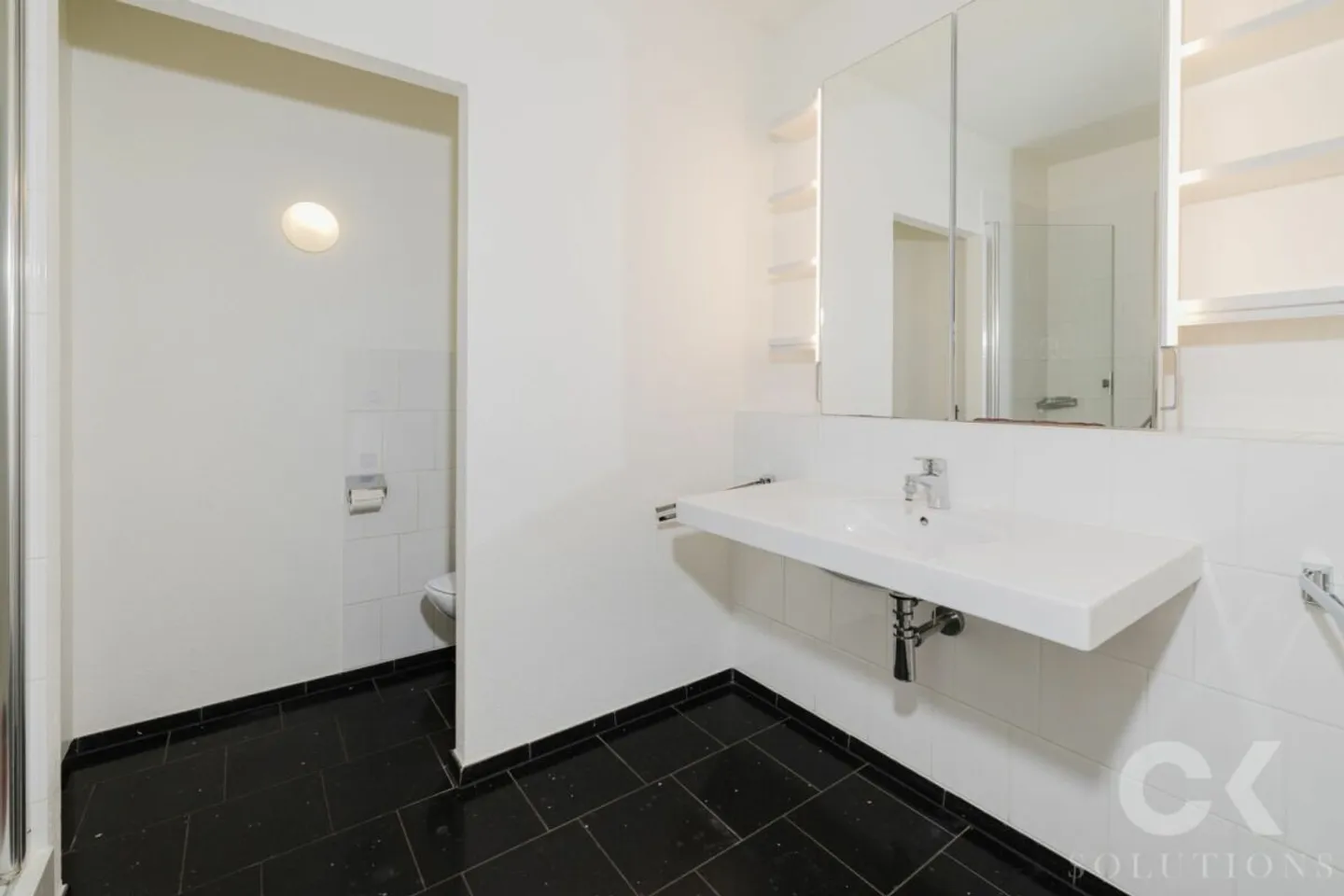Spacious 5-Room Garden Apartment in Oberwil - Living with Style, Space and Nature - Photo 11 of 13