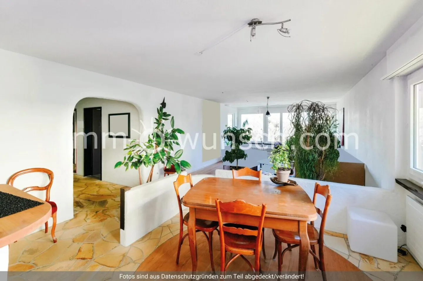 Charmante 4 ½ Zi. Eigentumswg., mit Balkon &amp; Tiefgaragenparkplatz - Foto 1 von 11