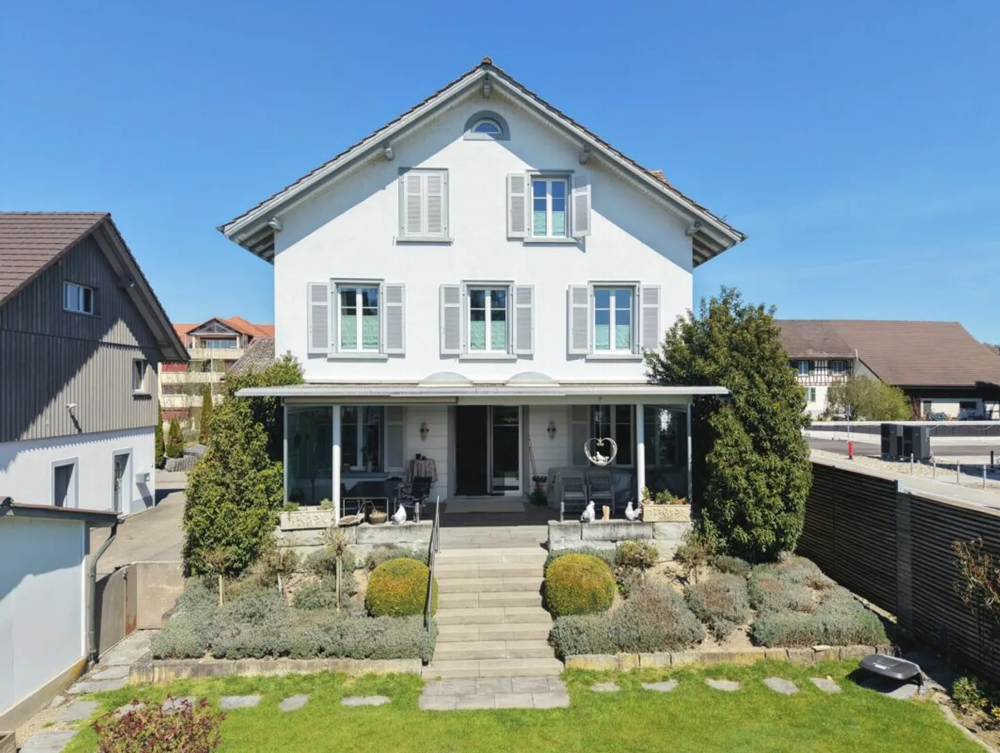 Proprietà versatile con giardino - Foto 2 di 12