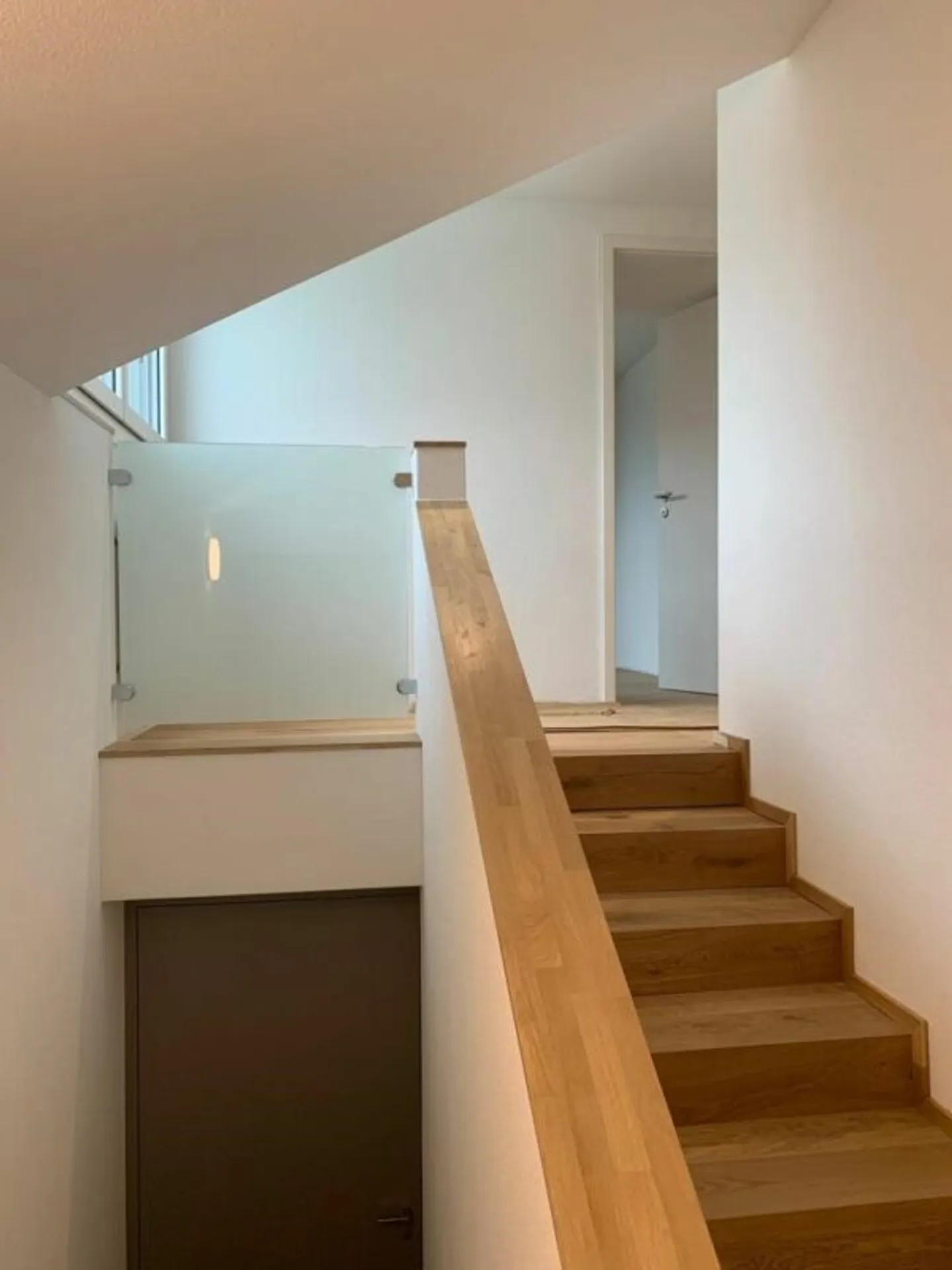 Modernes Apartment mit Balkon - Foto 6 von 9