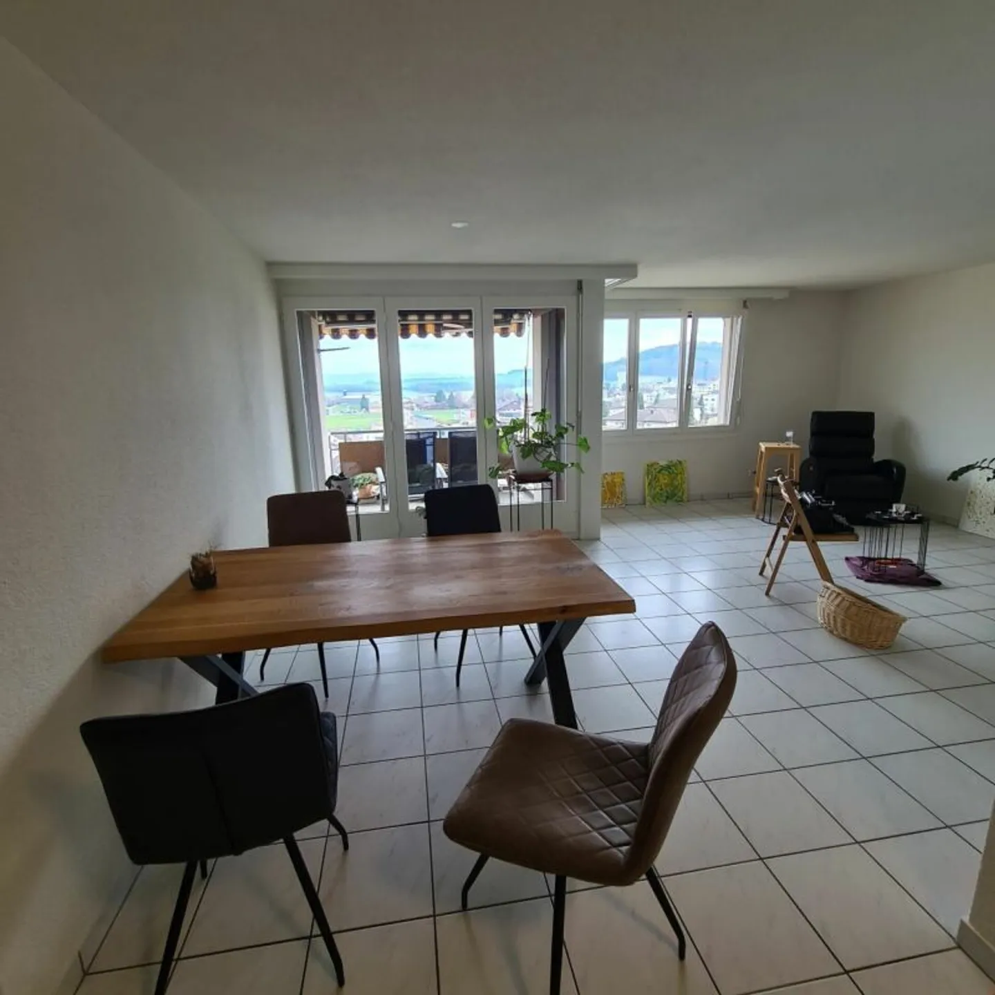 Geräumige Wohnung mit Bergblick - Foto 4 von 13