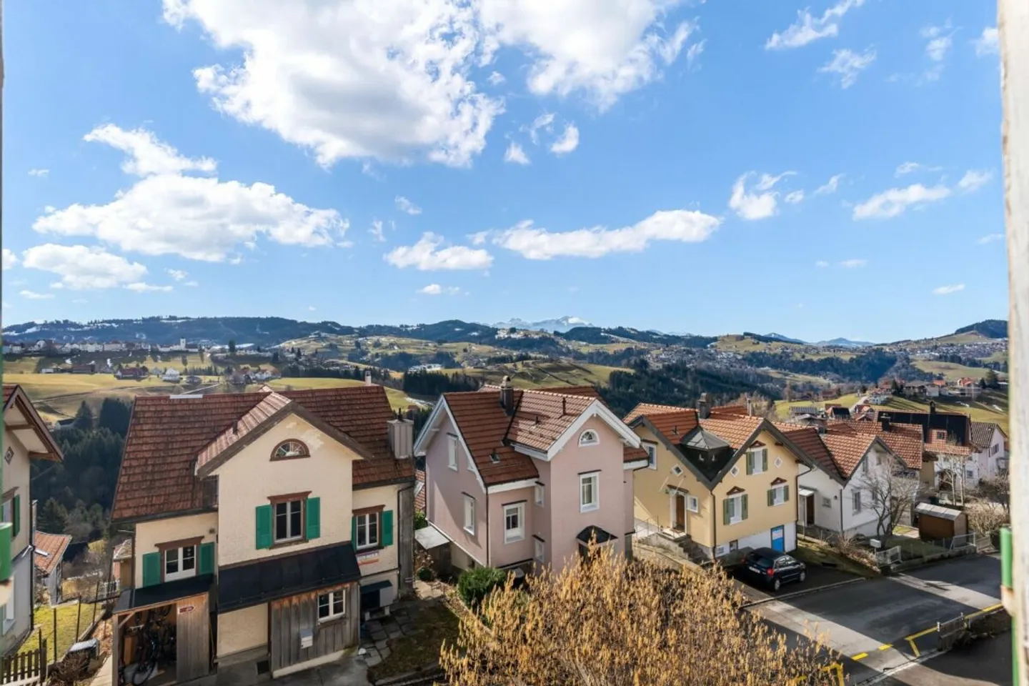 5.5 Room Apartment with Stunning View over the Appenzellerland. - Photo 1 of 9