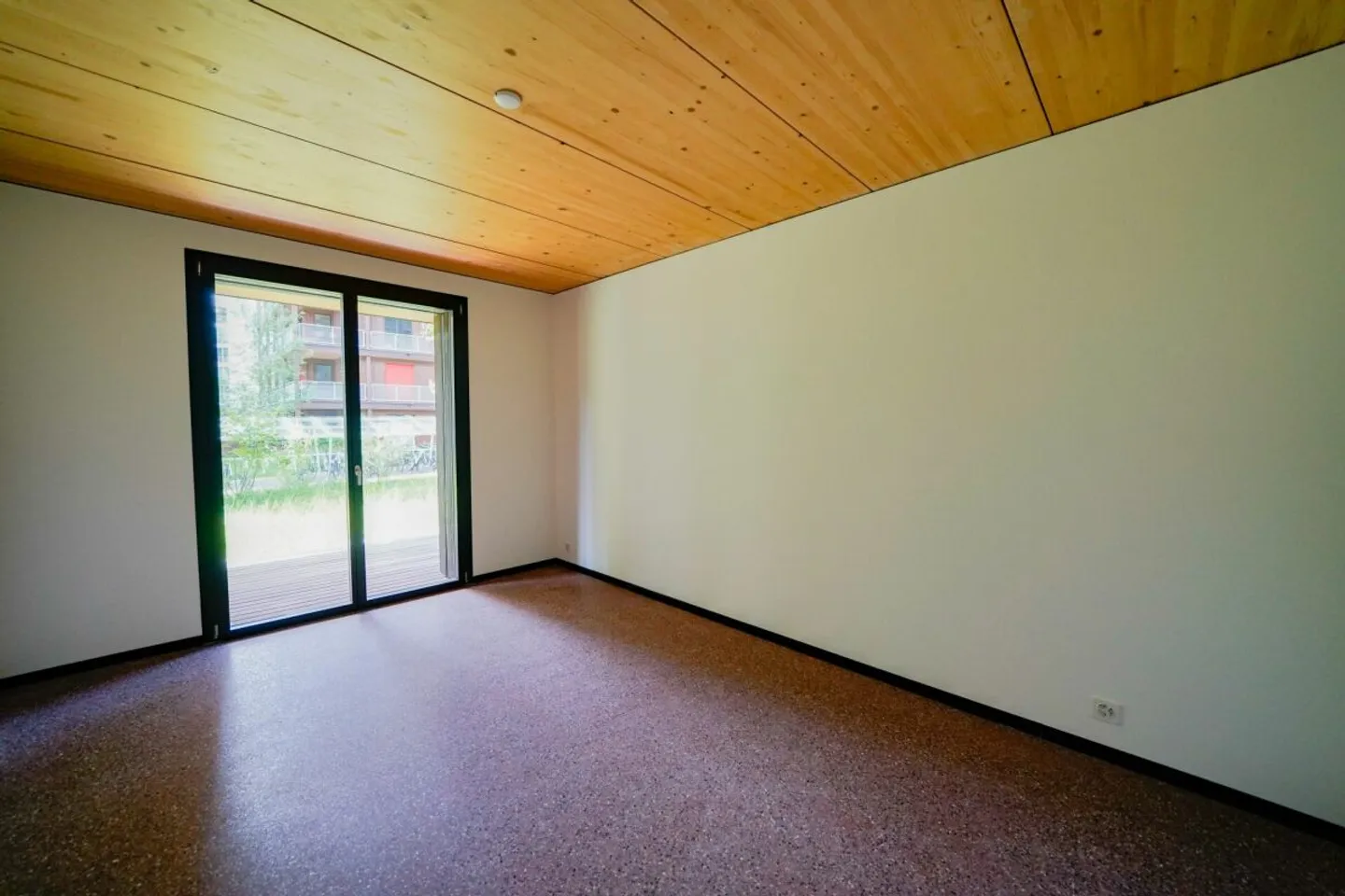 Appartement en rez-de-chaussée exclusif avec des possibilités d'utilisation polyvalentes - Photo 7 sur 13
