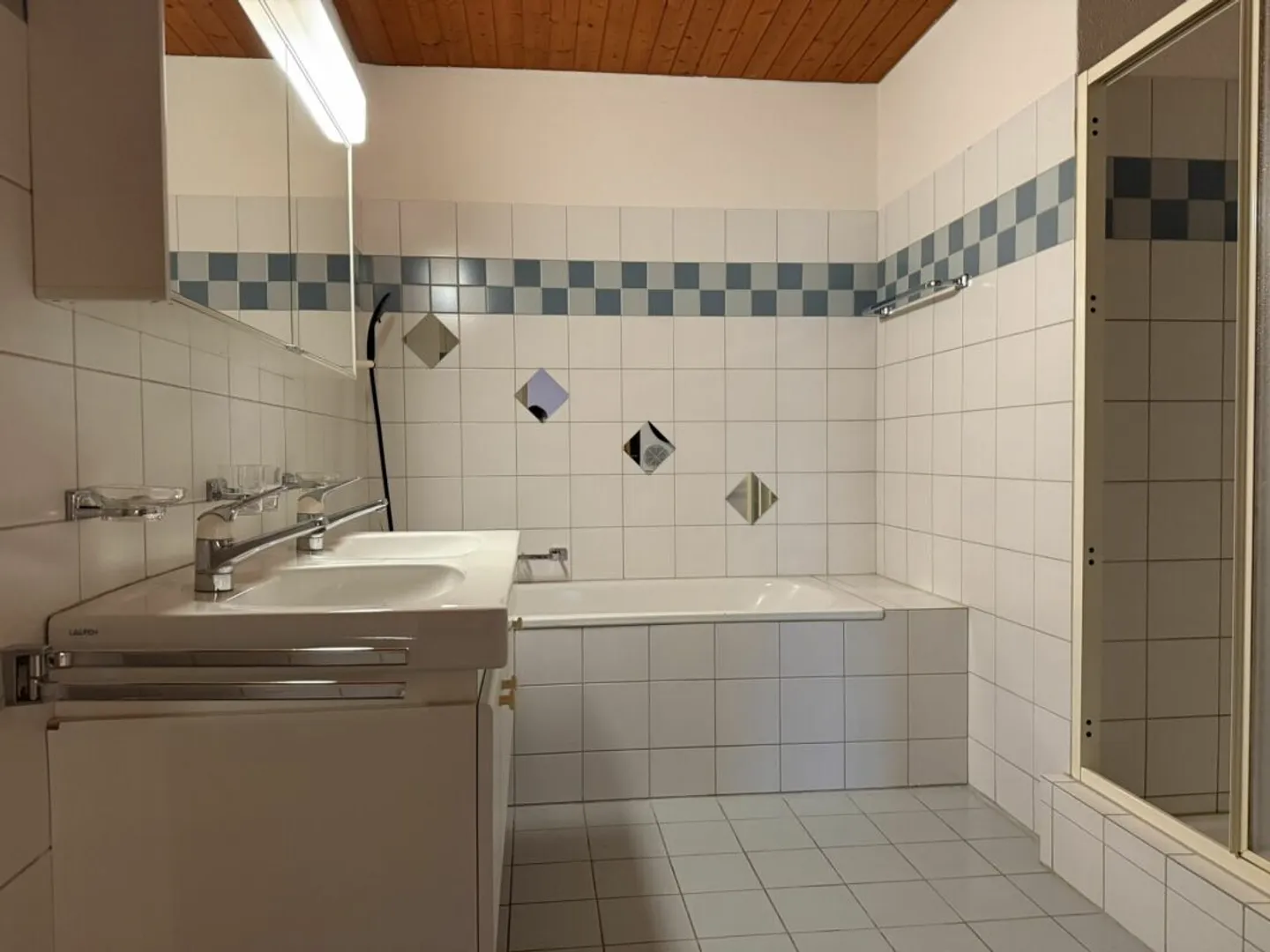 Charming 3.5-room attic apartment with fireplace in Menziken AG - Photo 11 of 13