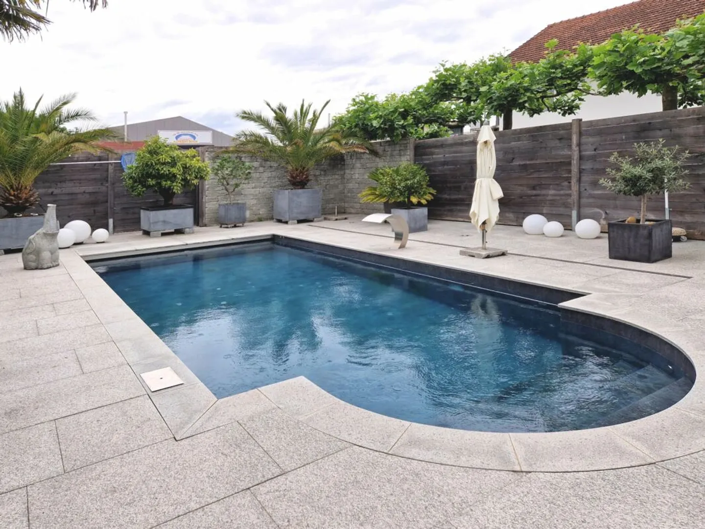 Proprietà versatile con giardino - Foto 6 di 12