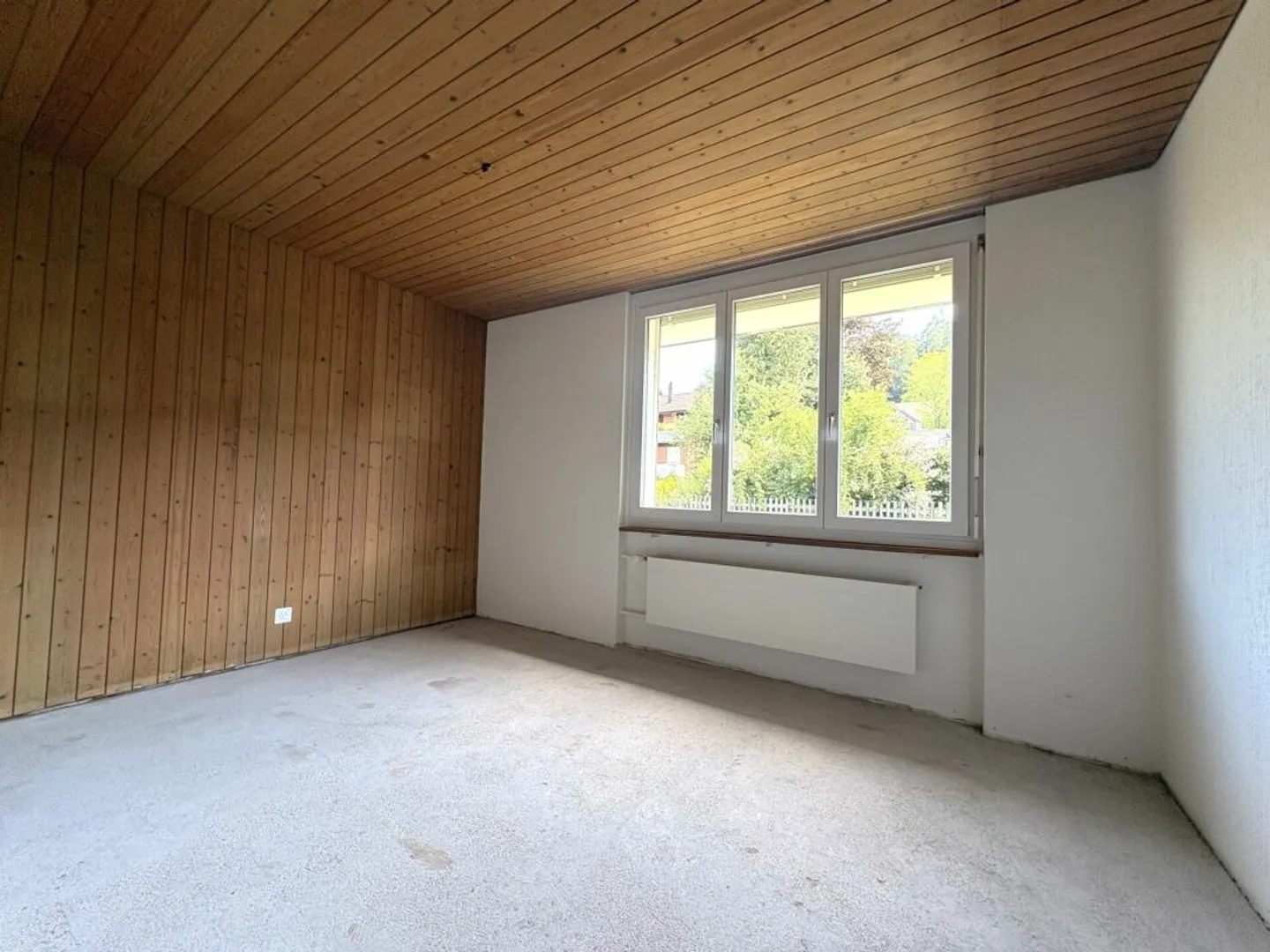 Ampia casa unifamiliare con grande potenziale in una zona residenziale tranquilla a Neftenbach - Foto 7 di 13