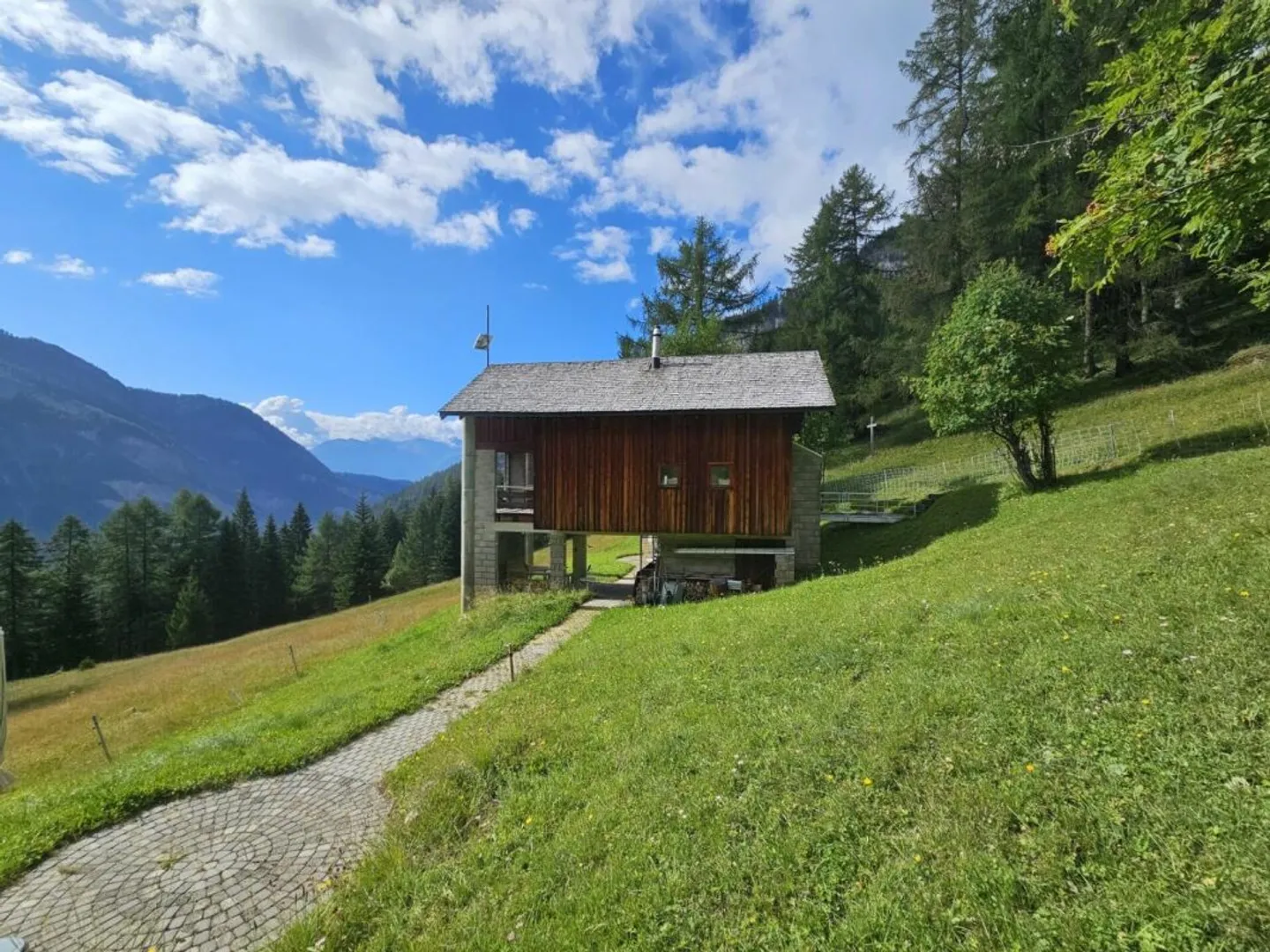 Chalet di 3,5 stanze situato in un ambiente unico a Rawyl - NON ACCESSIBILE AFFATTO IN INVERNO, NÉ A PIEDI, NÉ IN AUTO, NÉ CON GLI SCI e con un 4X4 il resto dell'anno - Foto 1 di 4