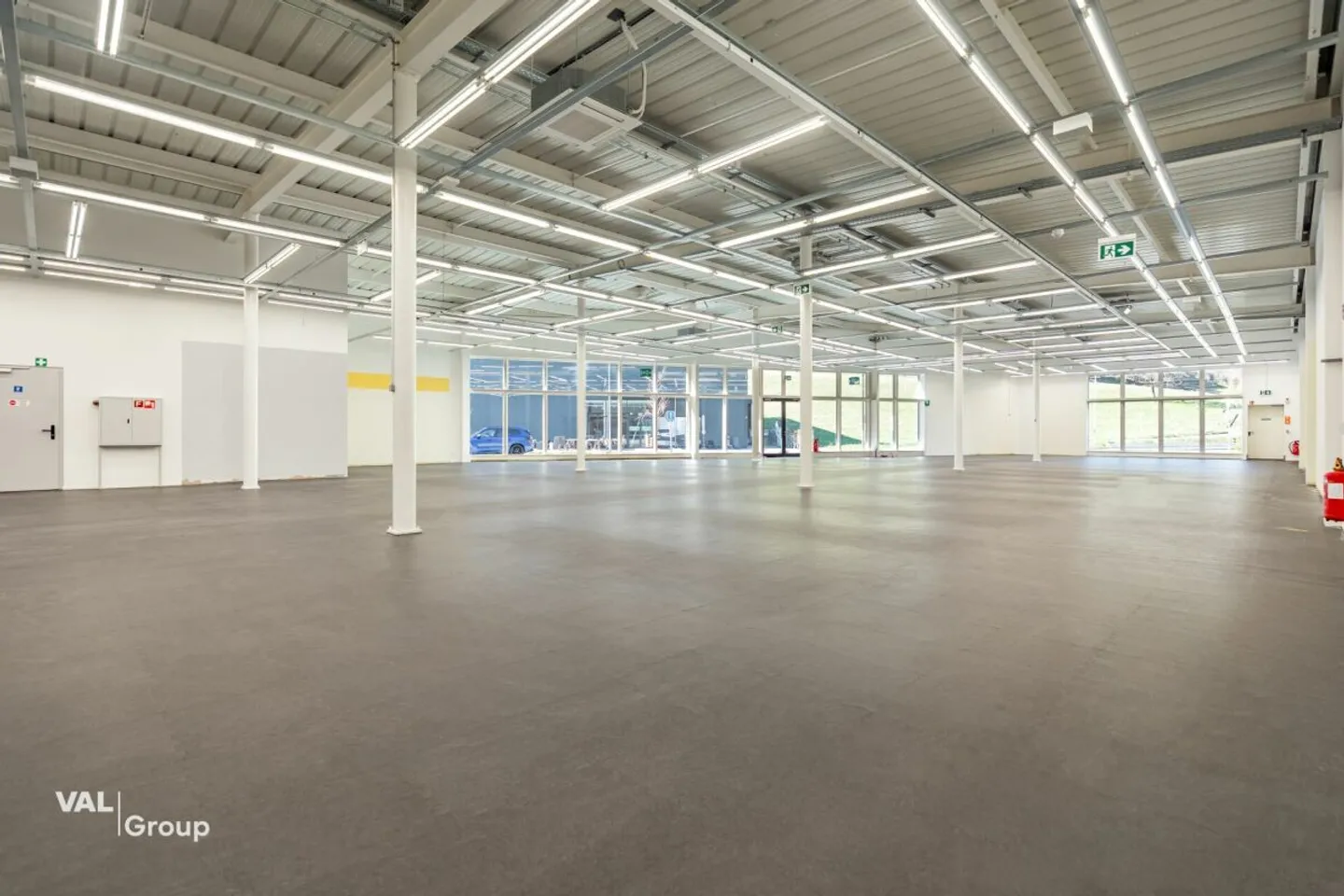 Salle commerciale moderne dans le marché de détail 'Dreispitz' - Photo 7 sur 13
