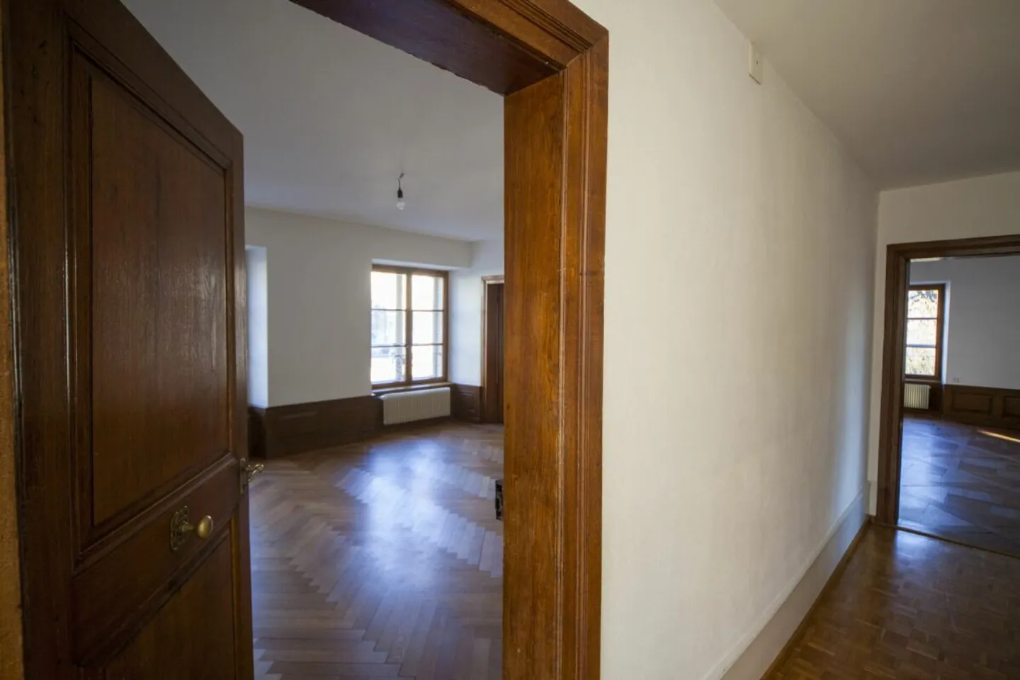 Stylish office spaces in a historic villa in the best location in Solothurn - Photo 3 of 11