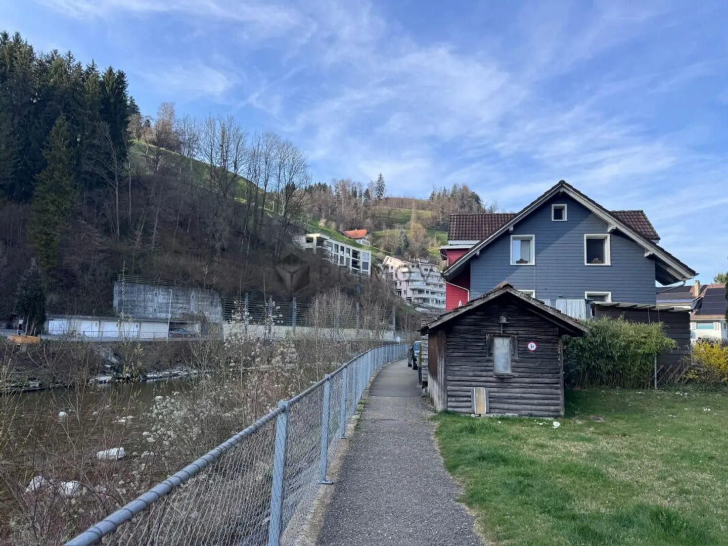 Bijou accogliente con grande terrazza direttamente presso il torrente impetuoso in un contesto idilliaco! - Foto 2 di 11