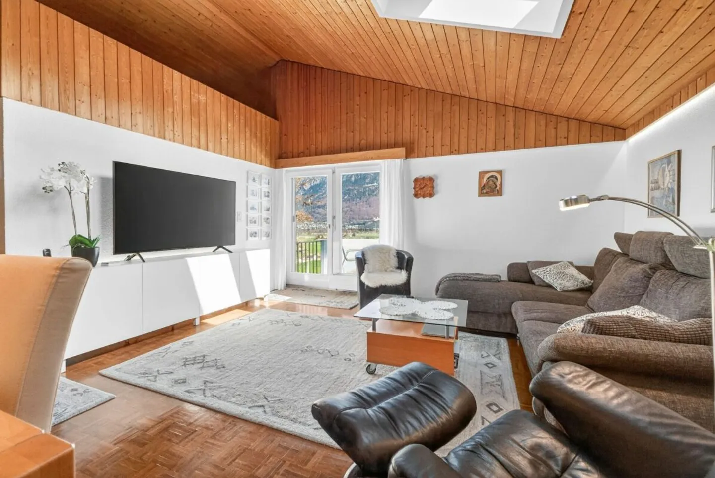 Einfamilienhaus mit Einliegerwohnung an idyllischer Lage mit herrlicher Aussicht - Foto 5 von 12