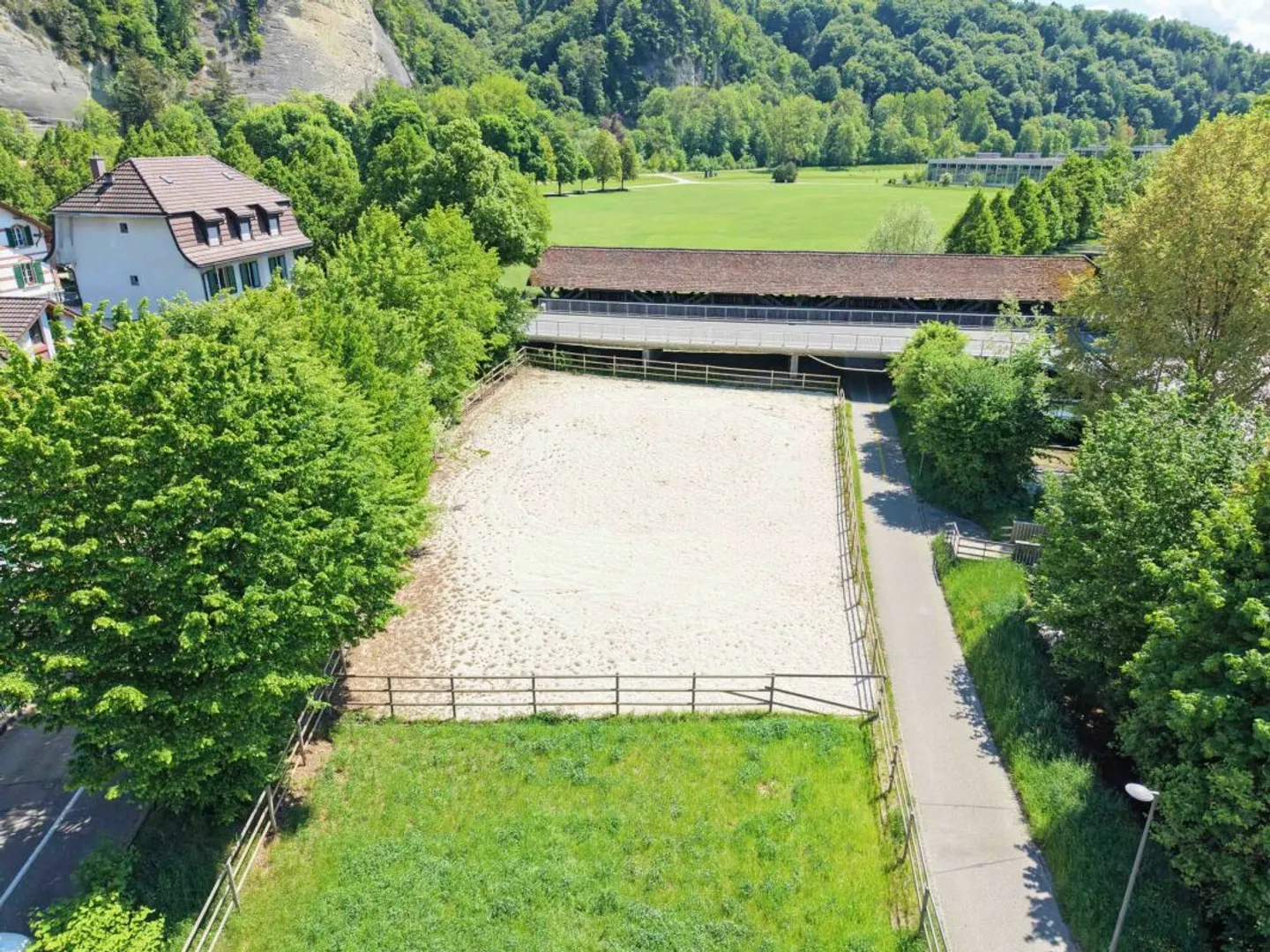 Locataire recherché ! Halle d'équitation Burgdorf incluant le manège - Photo 2 sur 13