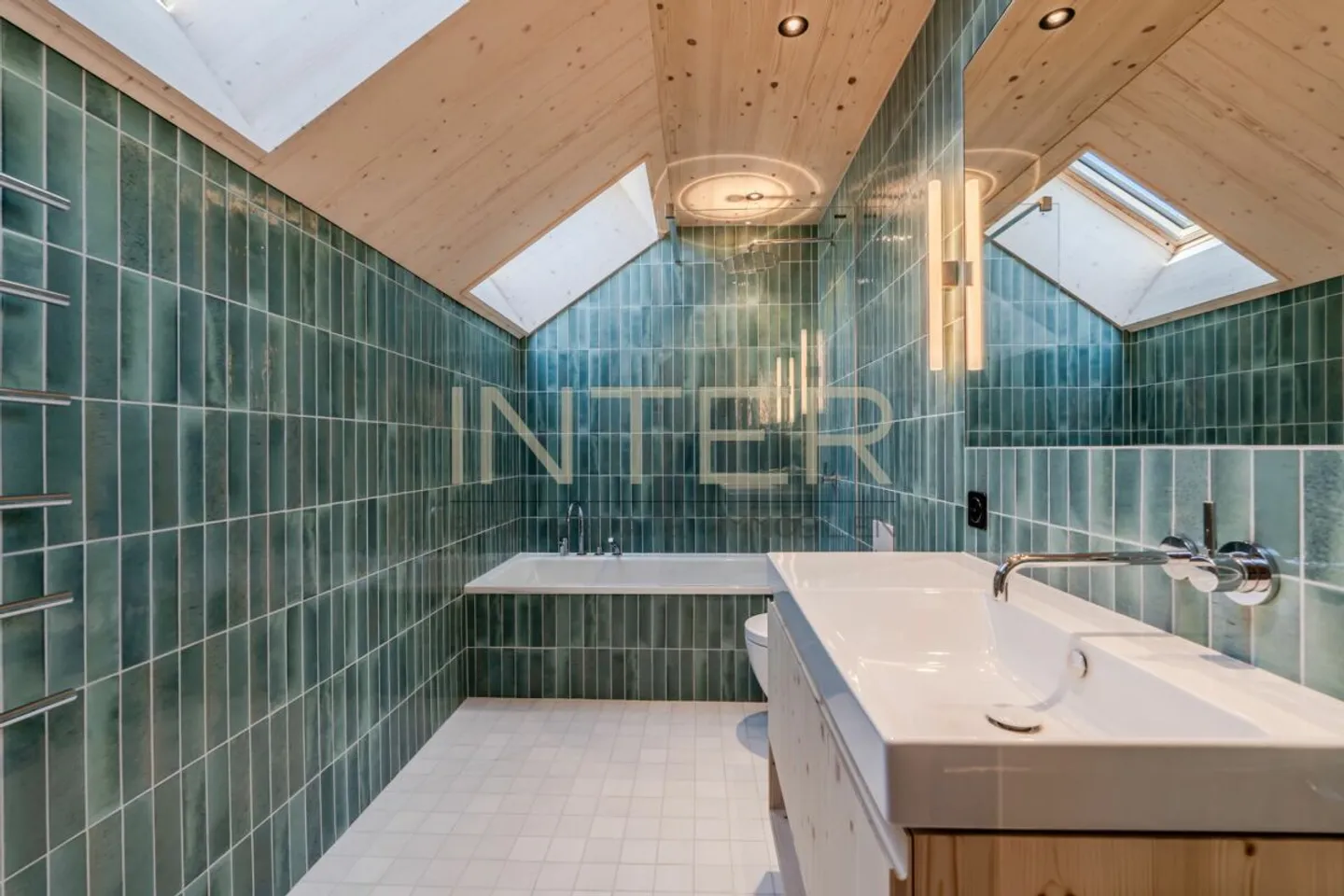 First occupancy in Risch: Exclusive 4.5-room maisonette with gallery, fireplace and two loggias - Photo 8 of 13