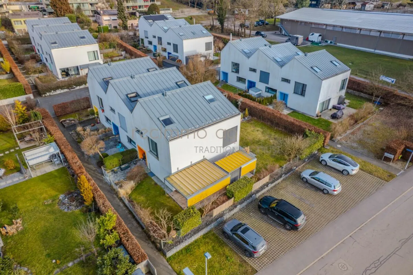 Maison de ville moderne avec jardin - Photo 1 sur 13