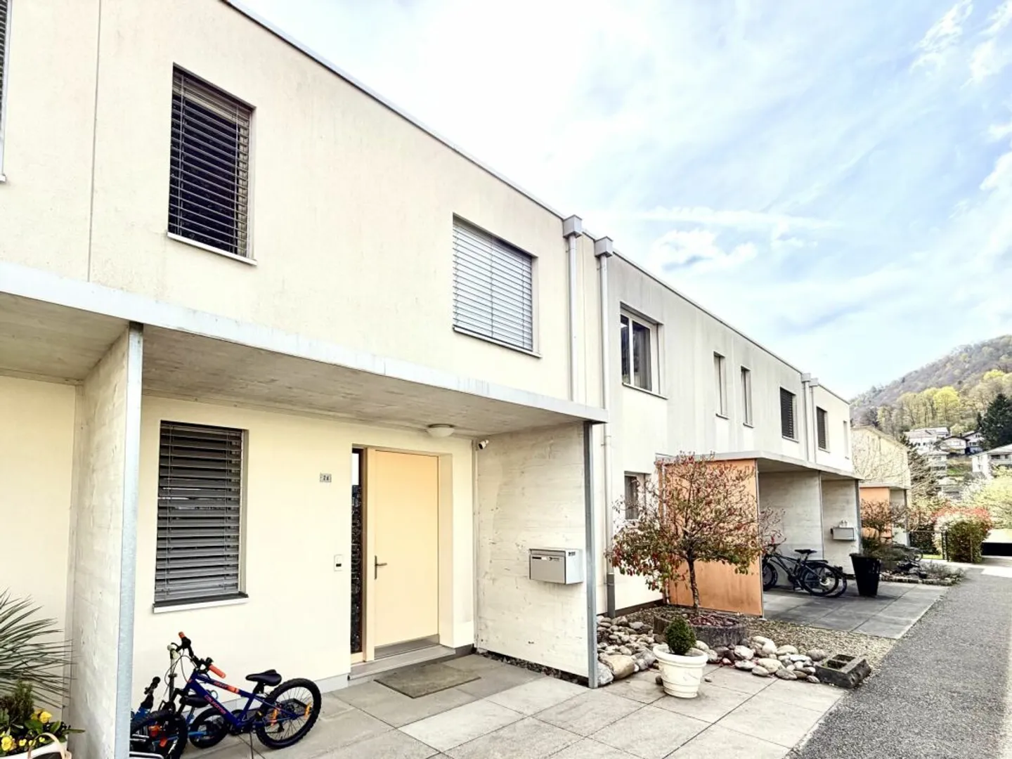 Casa a schiera moderna e ben tenuta - Foto 1 di 10