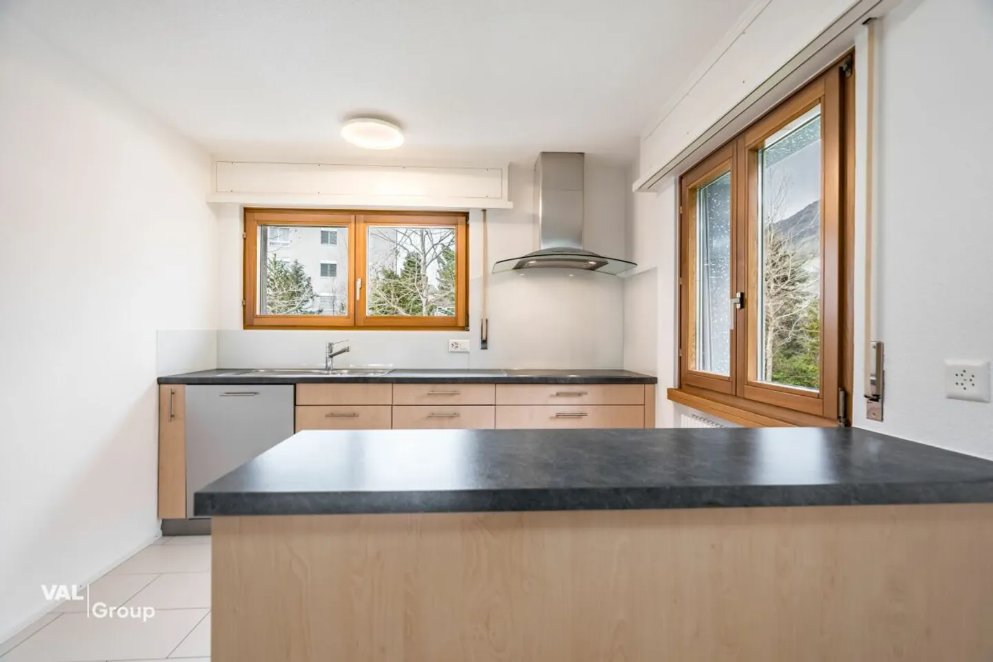 Spacious 5.5-room single-family house in Raron - plenty of space, garden, and sunny location - Photo 5 of 13