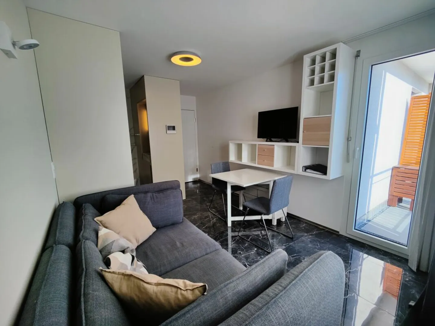 Exclusive studio with balcony - Photo 1 of 8
