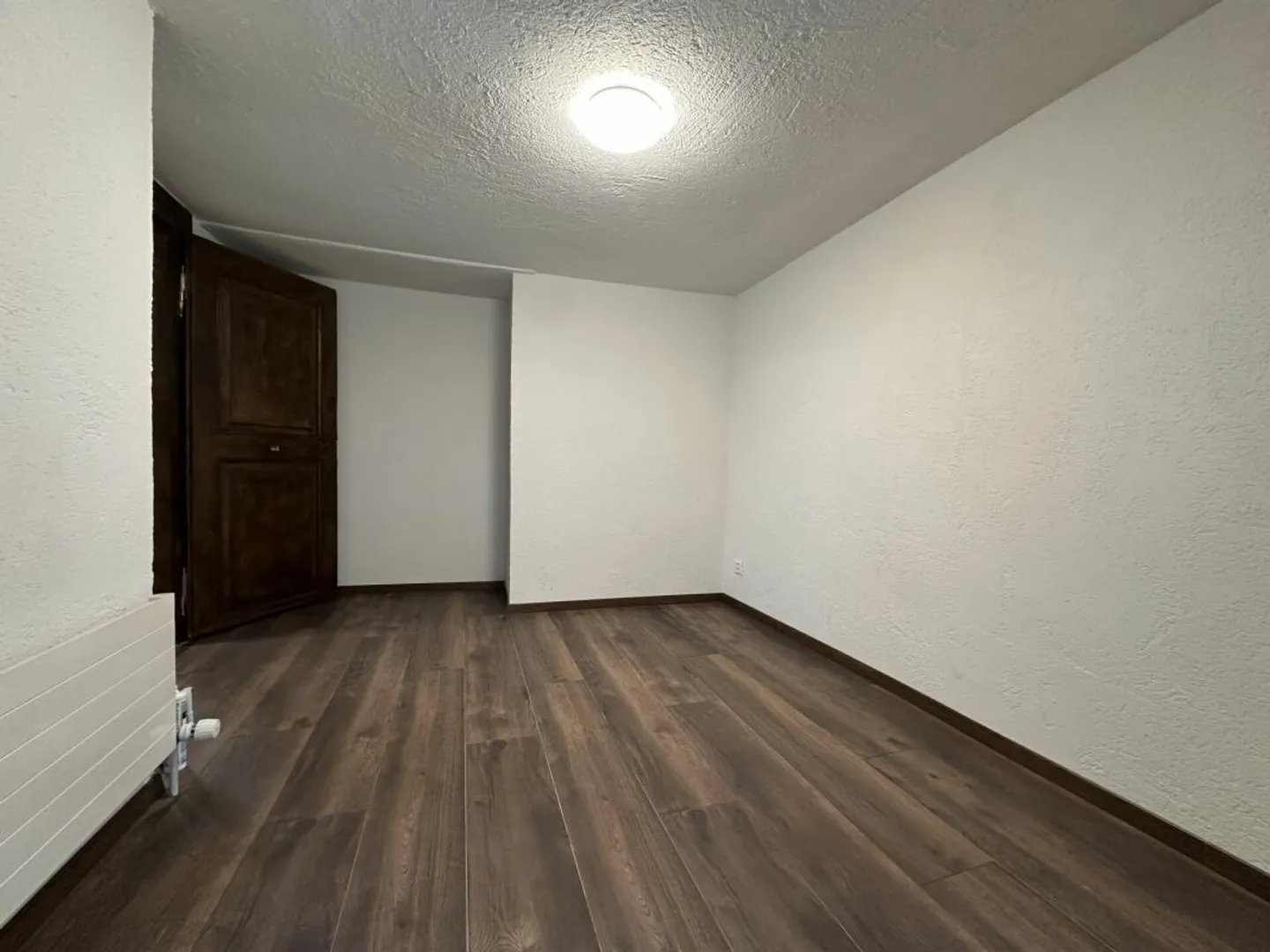 Appartement 2.5 pièces directement sur la place historique "Landsgemeindeplatz" - Photo 4 sur 7