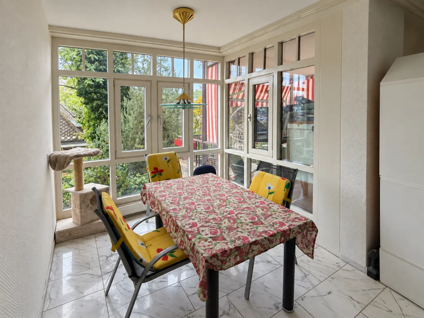 Stylish Apartment with Garden - Photo 9 of 11