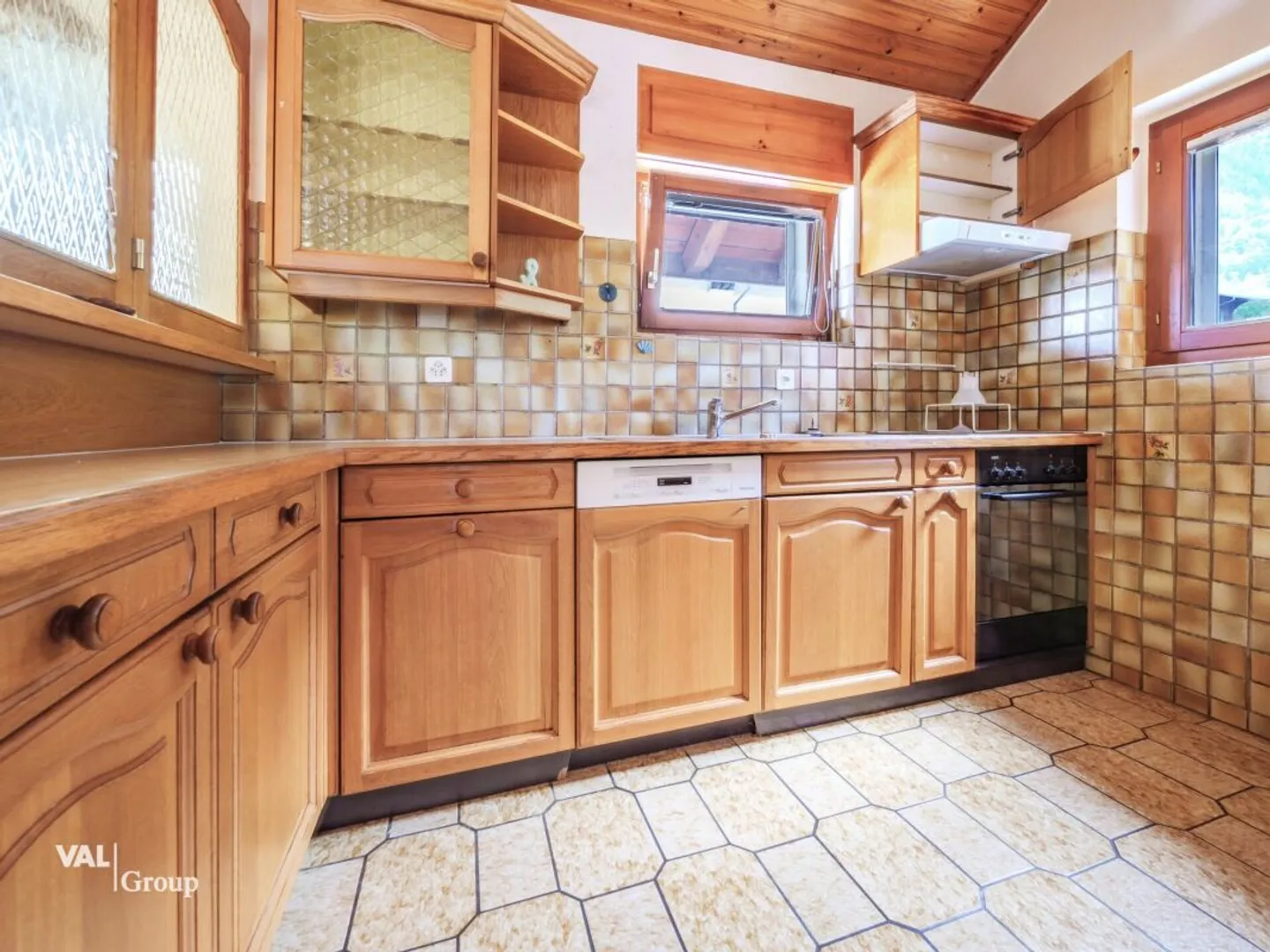 La tradizione incontra il futuro: proprietà residenziale e commerciale con potenziale versatile - Foto 4 di 13