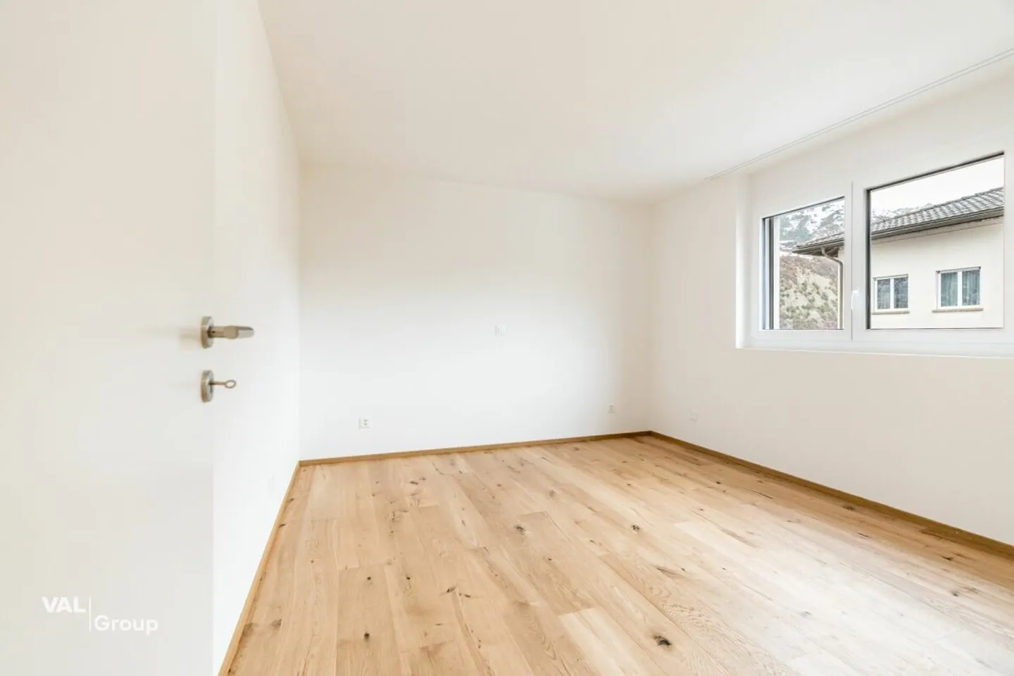 Moderno appartamento di 4,5 stanze a Susten - soleggiato, di alta qualità e con balcone - Foto 3 di 13