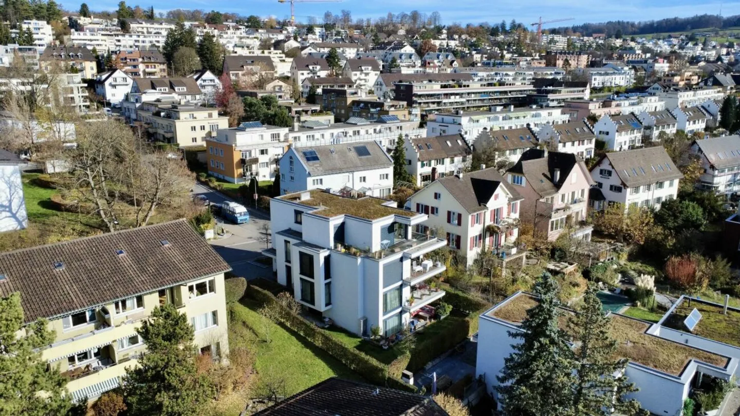 Appartamento esclusivo di 4,5 locali in una posizione privilegiata a Zurigo Höngg - Foto 11 di 13