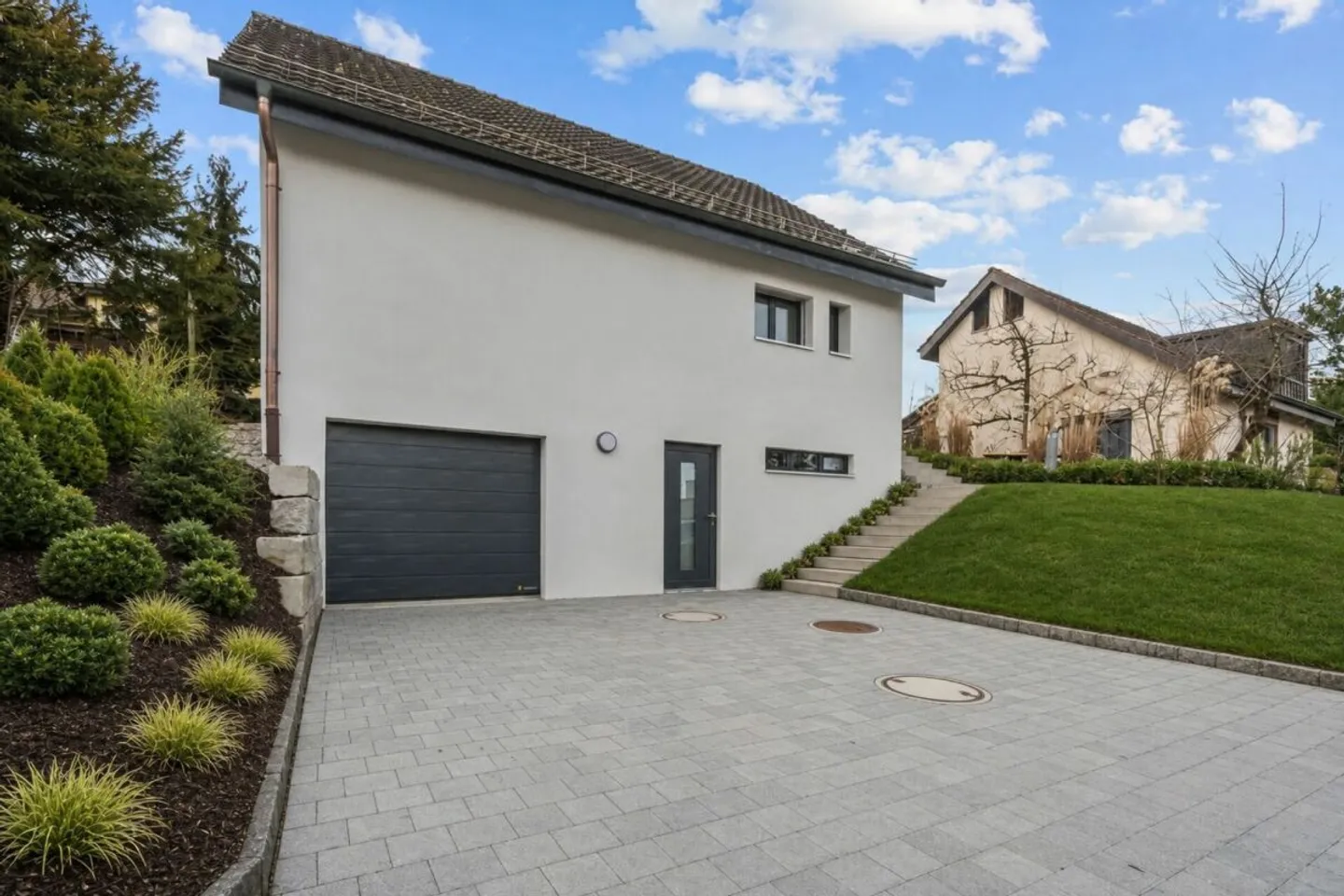 Exclusive living experience - completely renovated 5.5-room single-family house - Photo 2 of 13