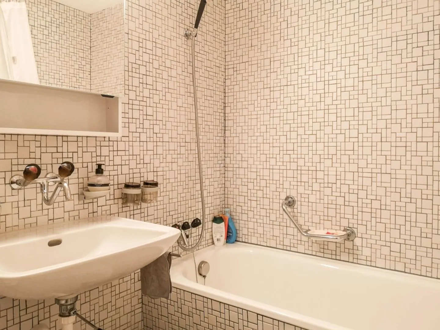 Furnished 2-room holiday apartment in Chalet Roi Soleil - Photo 4 of 13