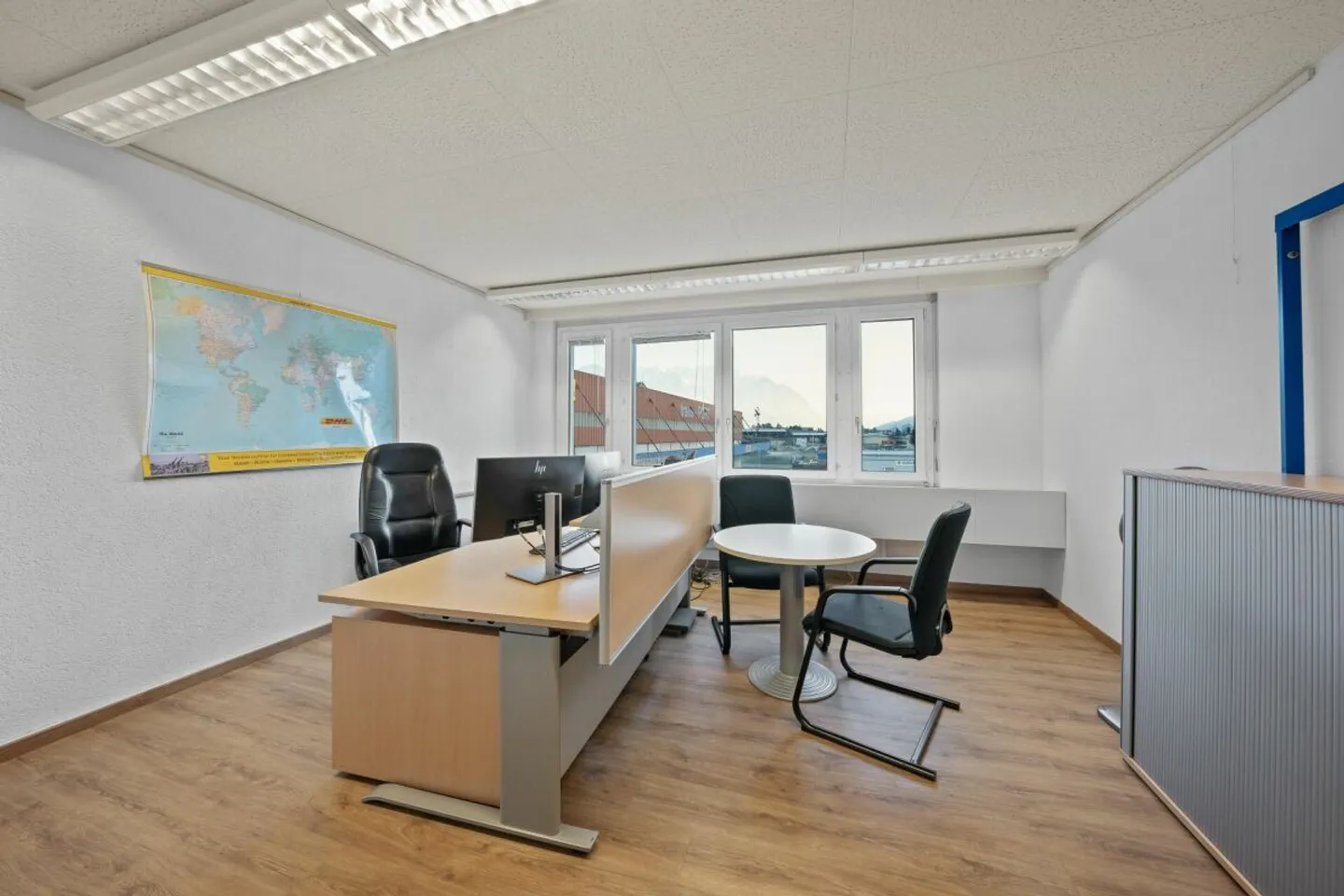 Helle Büroräume mit Aussicht - Foto 8 von 11