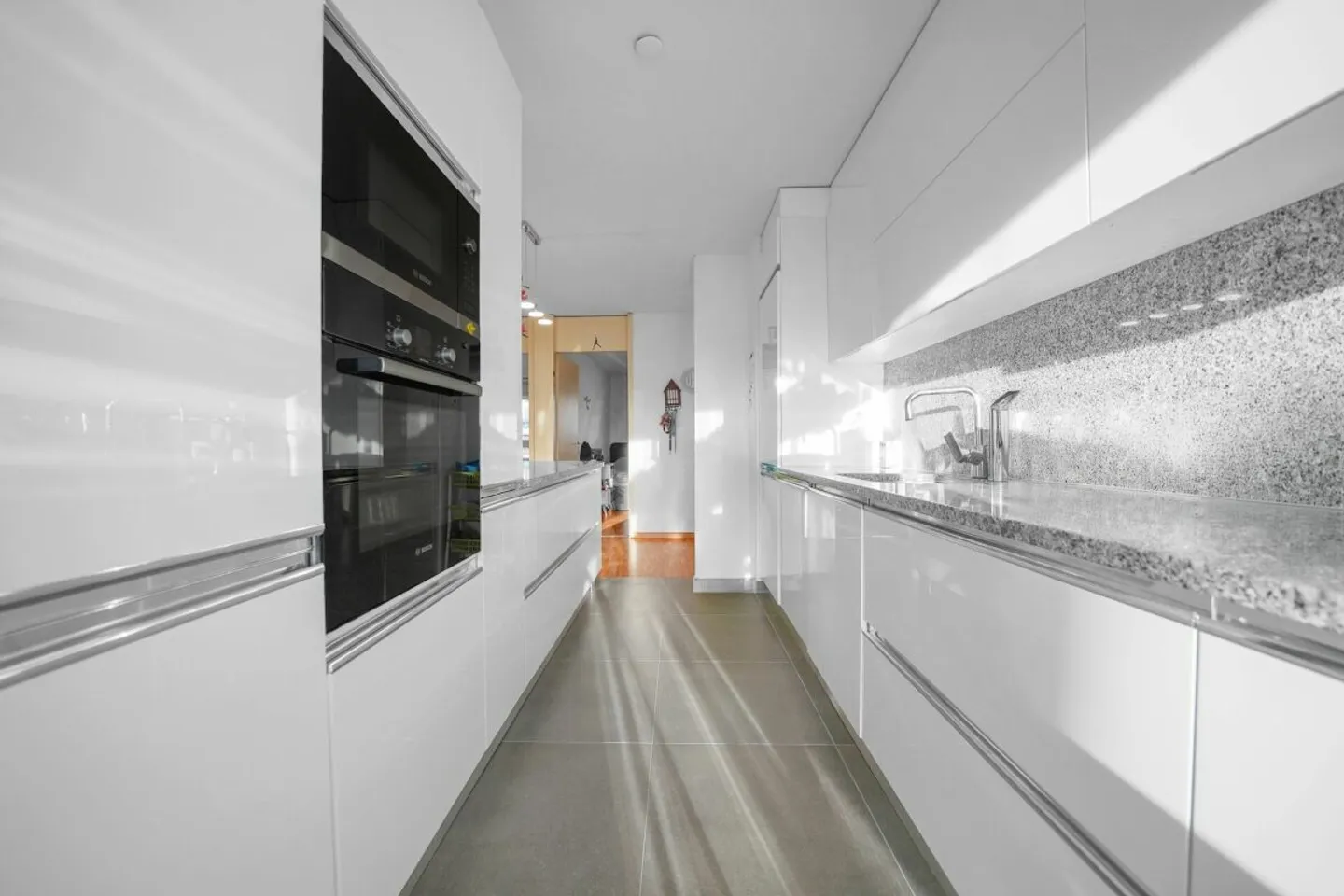 Bright, central 4.5-room condominium with a wide view - Photo 7 of 13