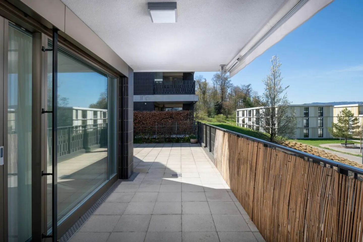 Living at the edge of the forest with a view and evening sun - Photo 3 of 12