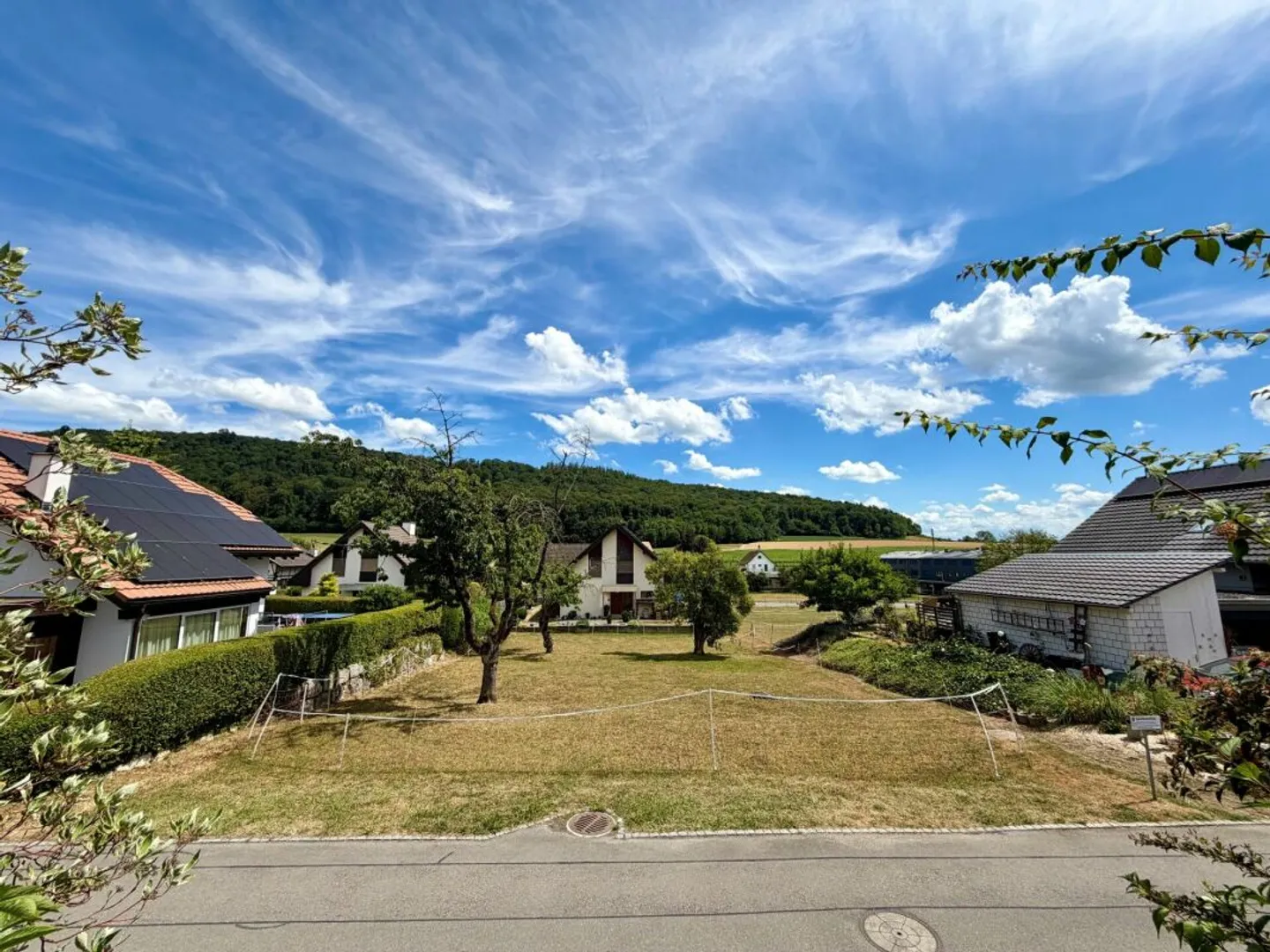 Grosszügiges Bauland in Gals BE - Foto 1 von 8