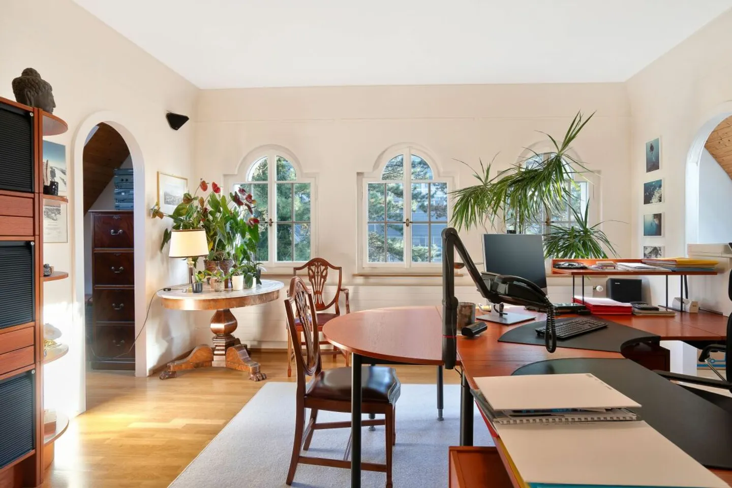 Villa de maître avec un terrain de 2 008 m2 semblable à un parc - Photo 11 sur 13